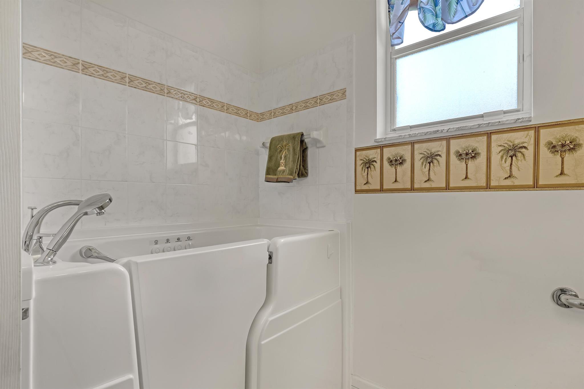 9466 Lantern Bay Circle