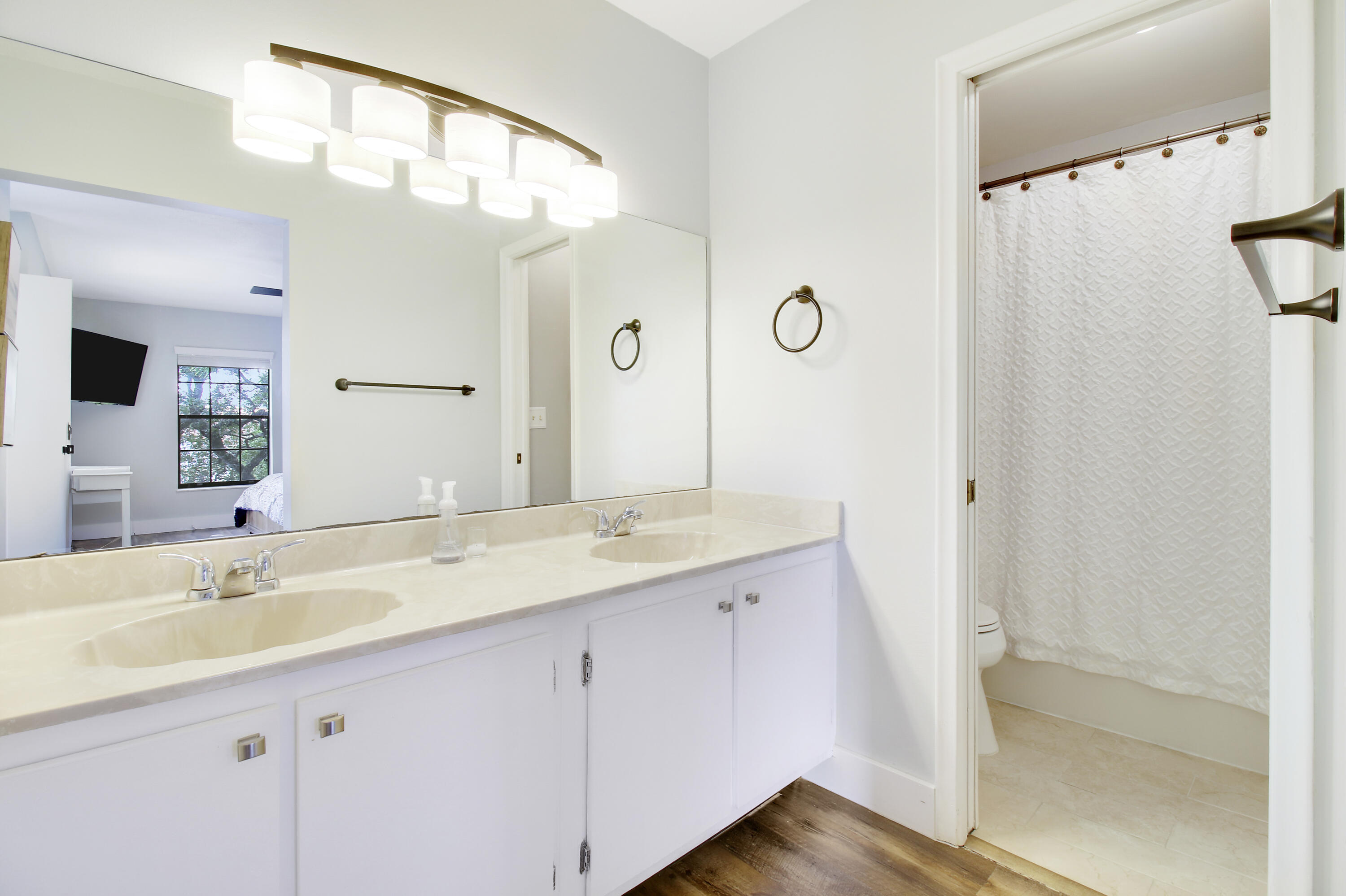 377 Prestwick Lane 2