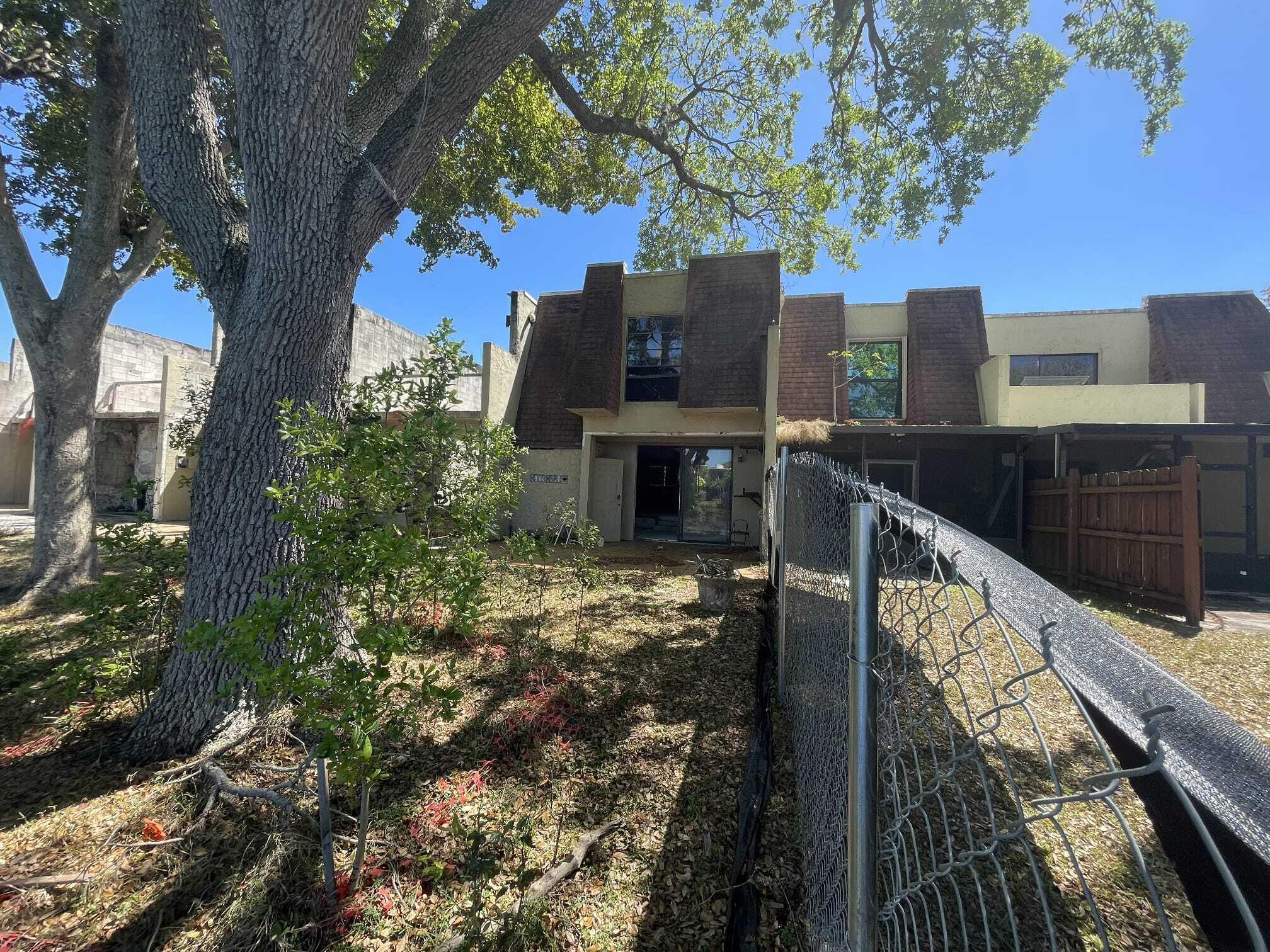 8921 Palm Tree Lane 8921