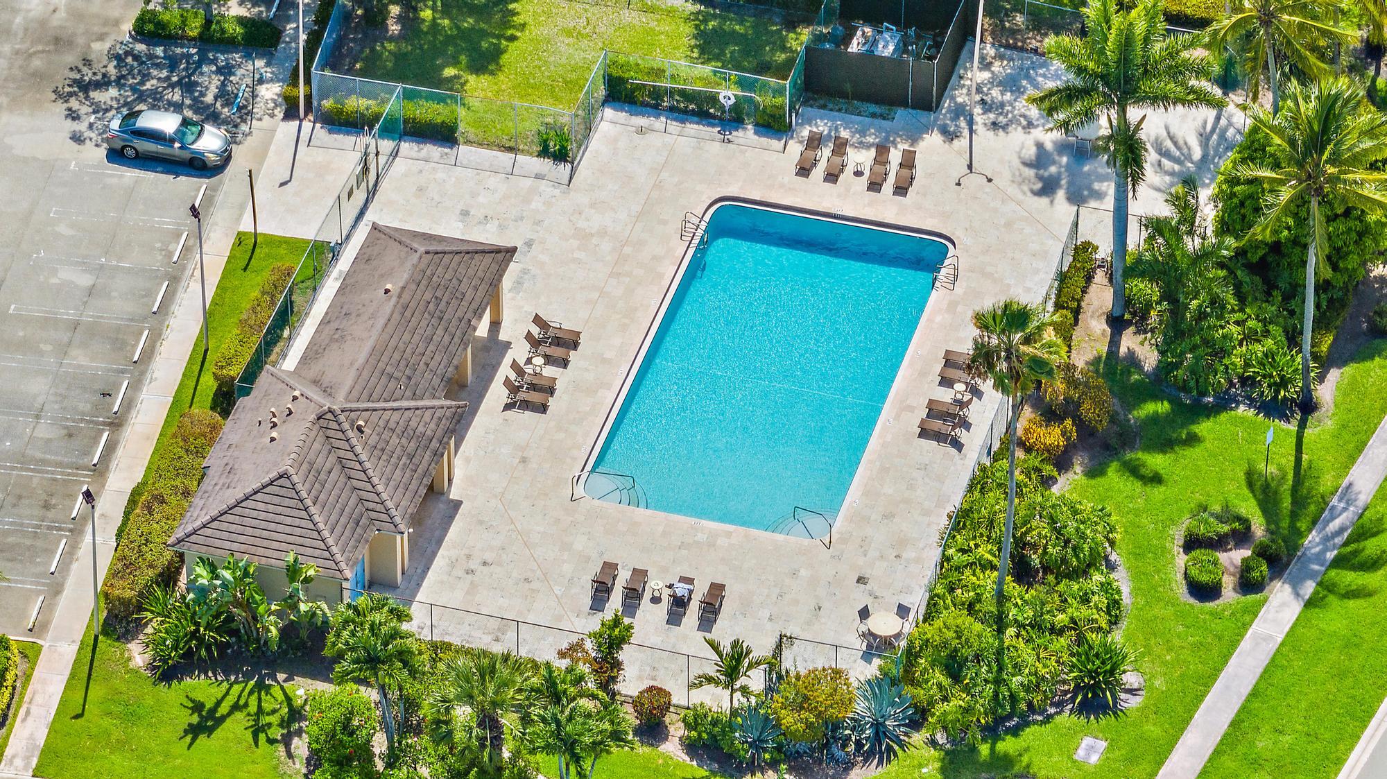 160 Saratoga Boulevard E