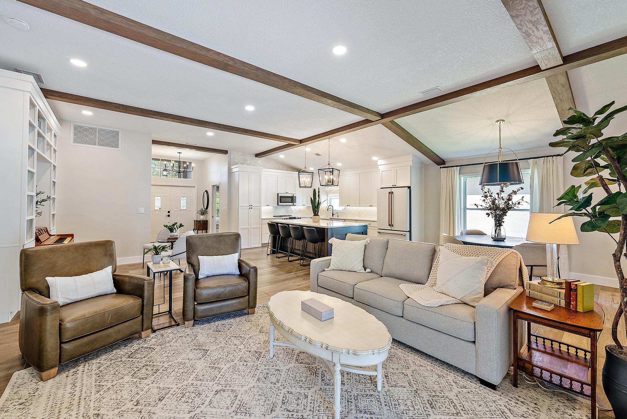 160 Saratoga Boulevard E