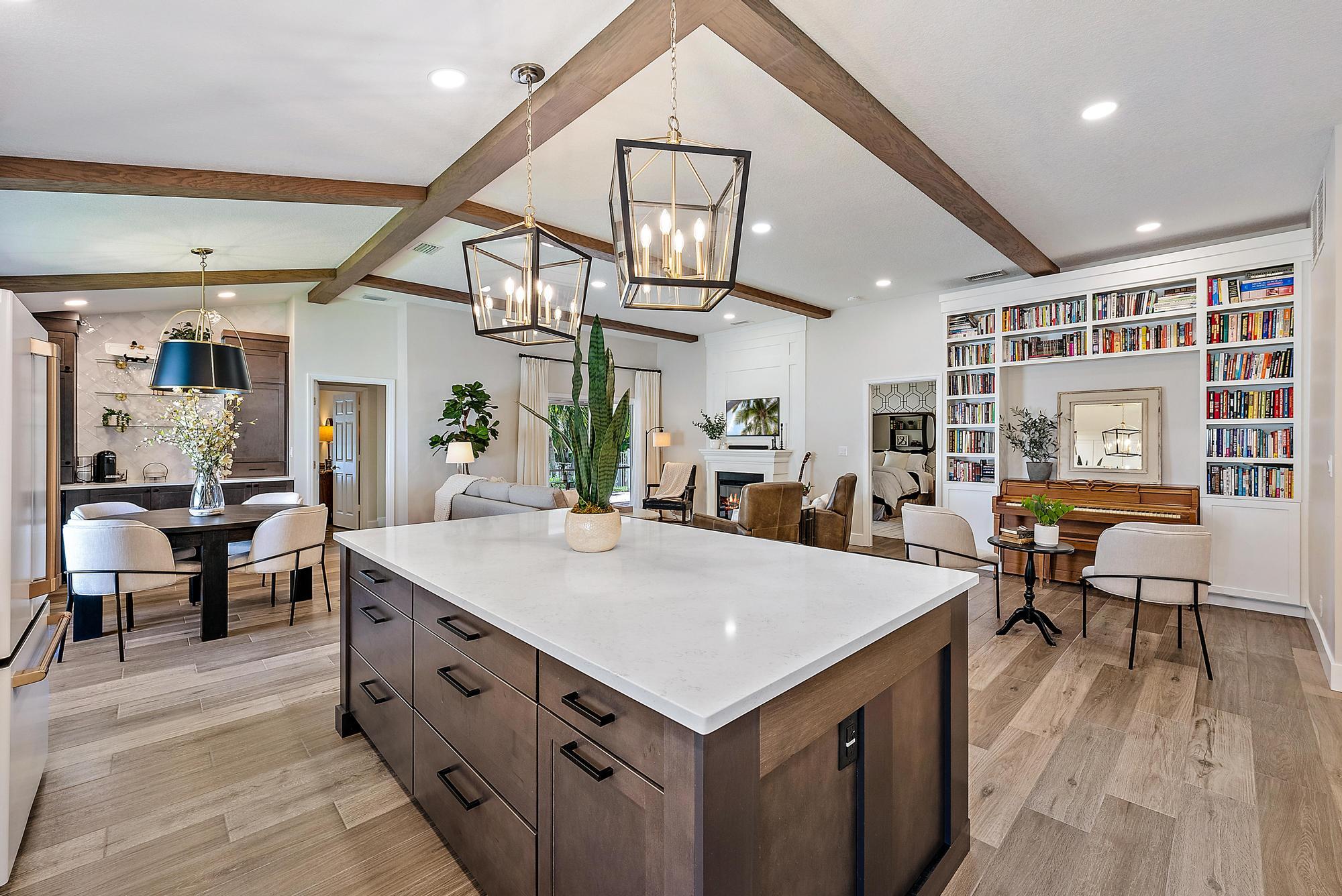 160 Saratoga Boulevard E