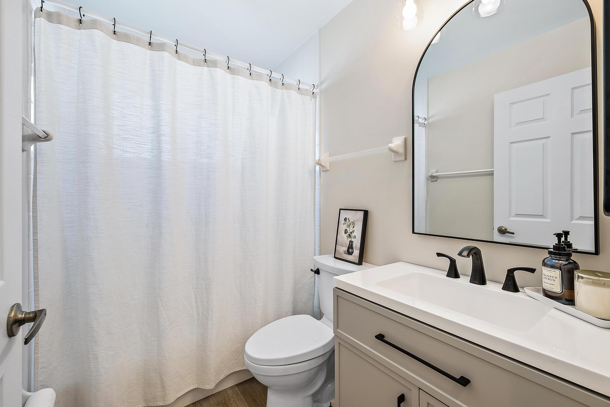 160 Saratoga Boulevard E