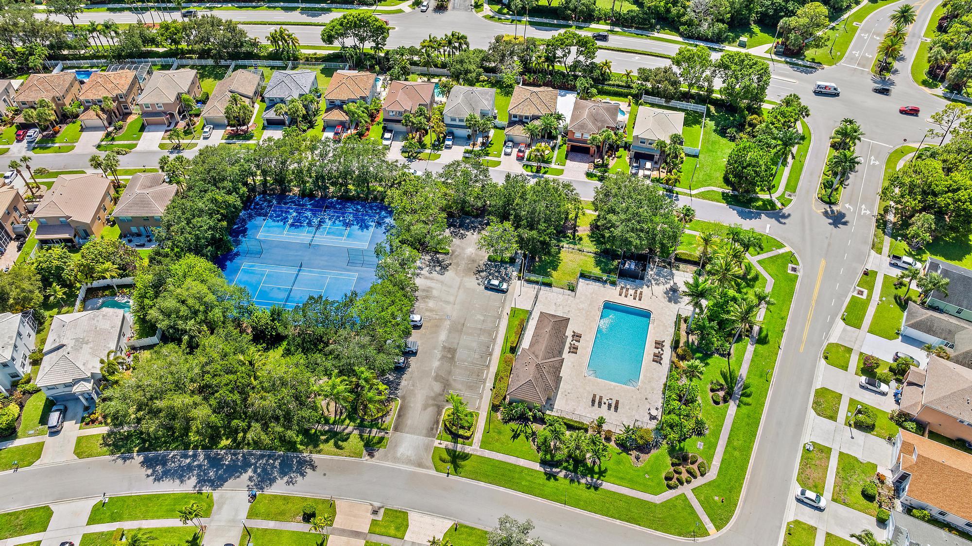 160 Saratoga Boulevard E