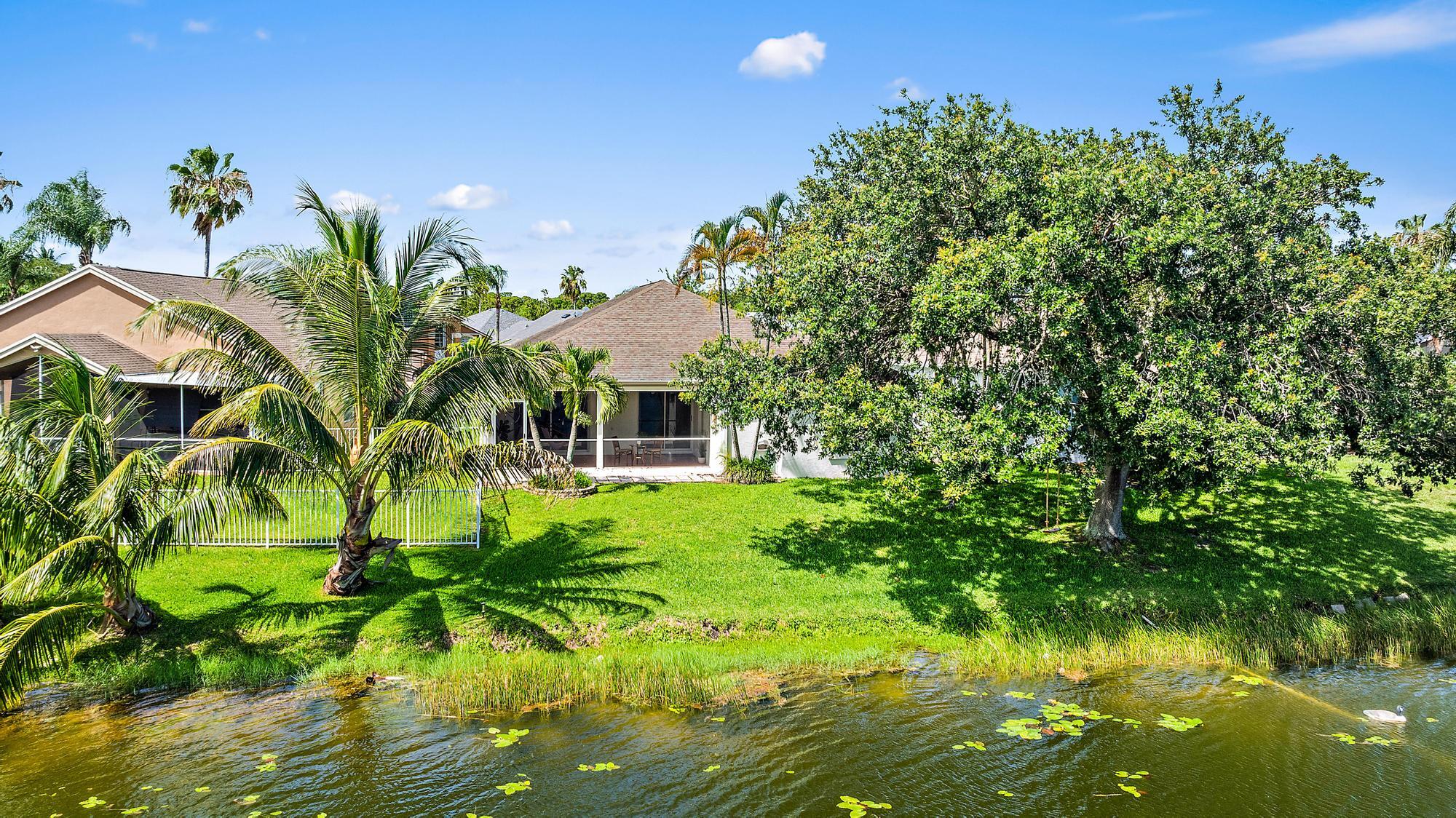 160 Saratoga Boulevard E