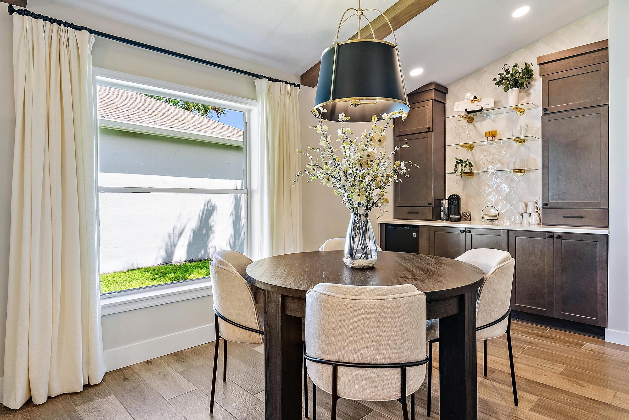 160 Saratoga Boulevard E