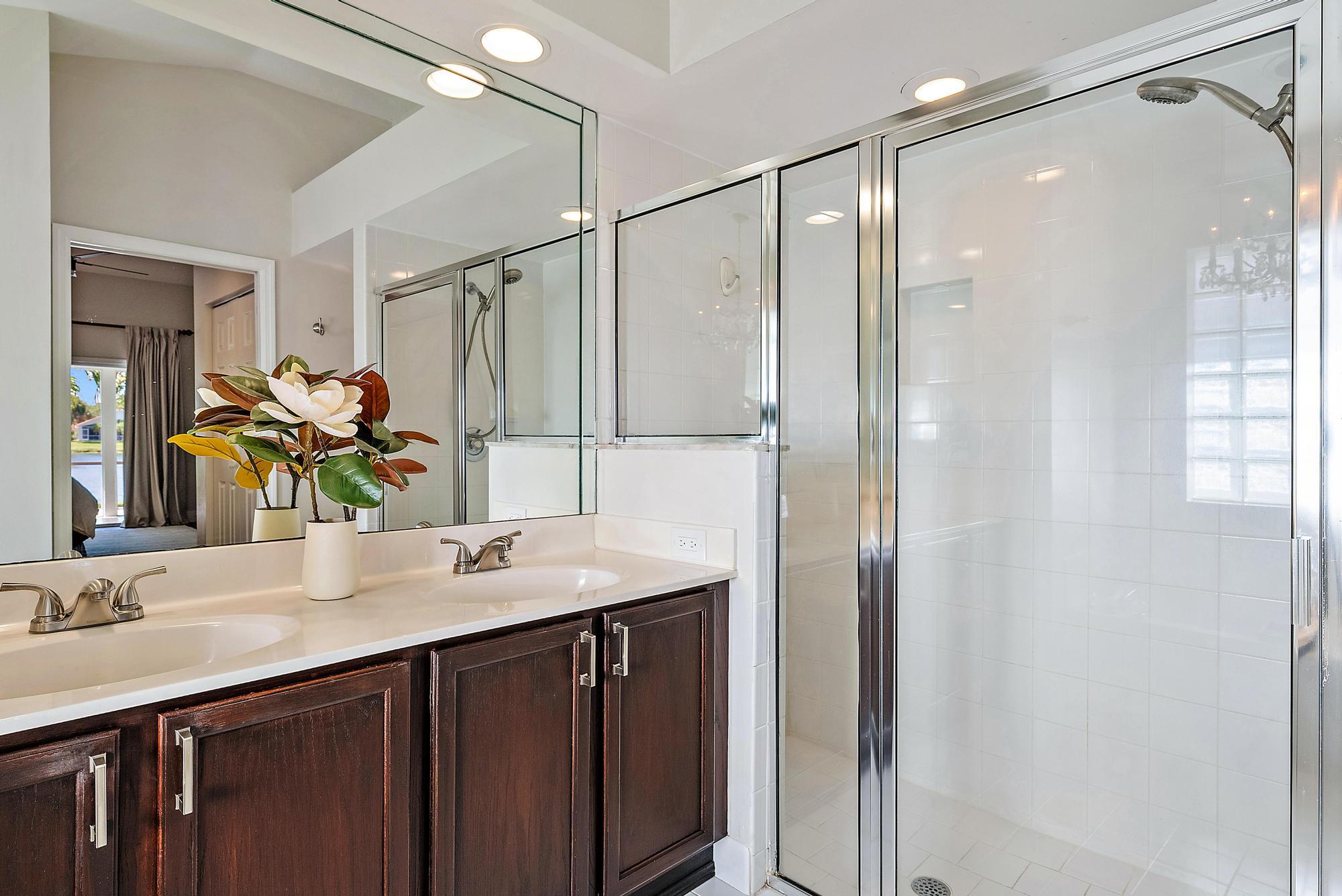 160 Saratoga Boulevard E