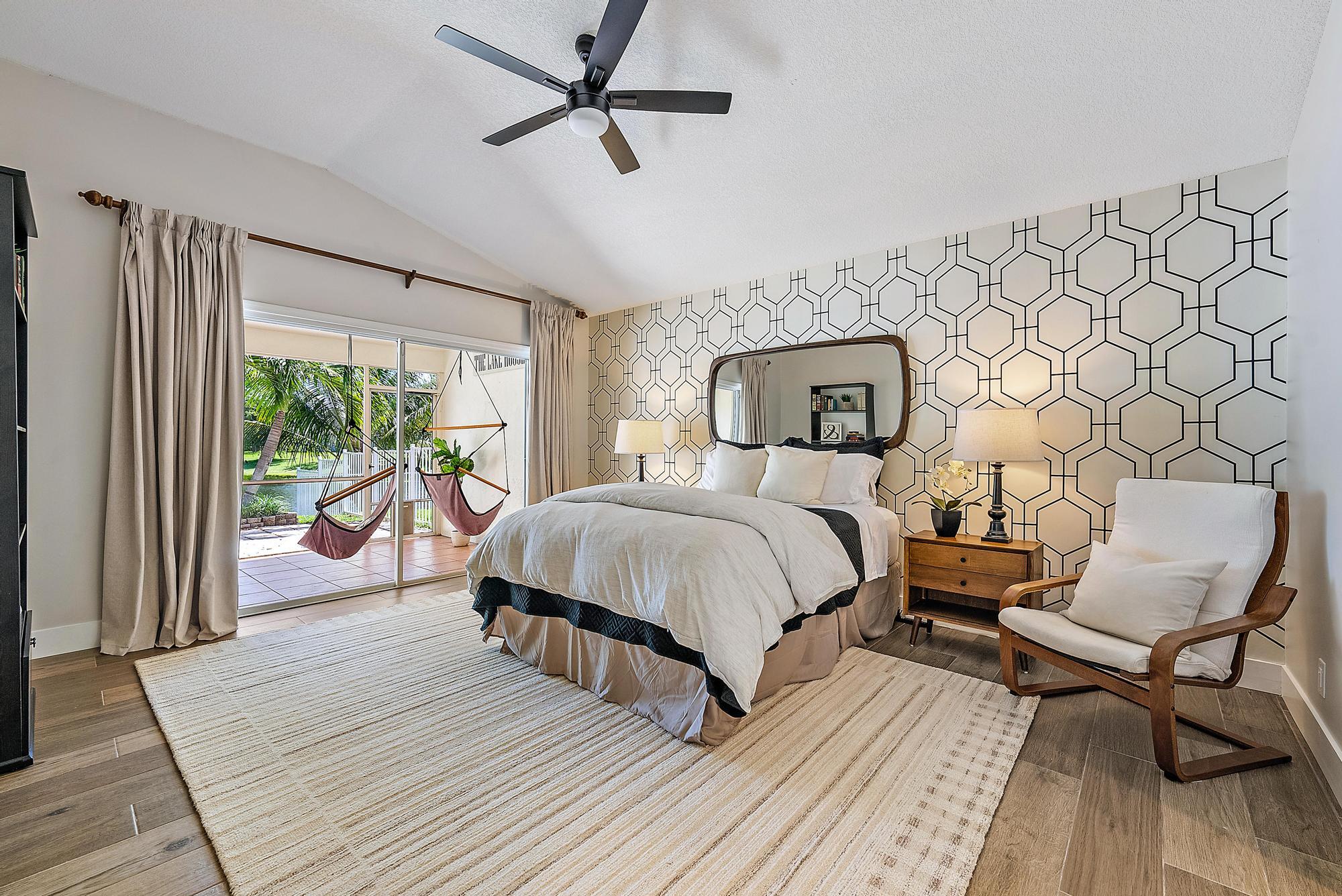 160 Saratoga Boulevard E