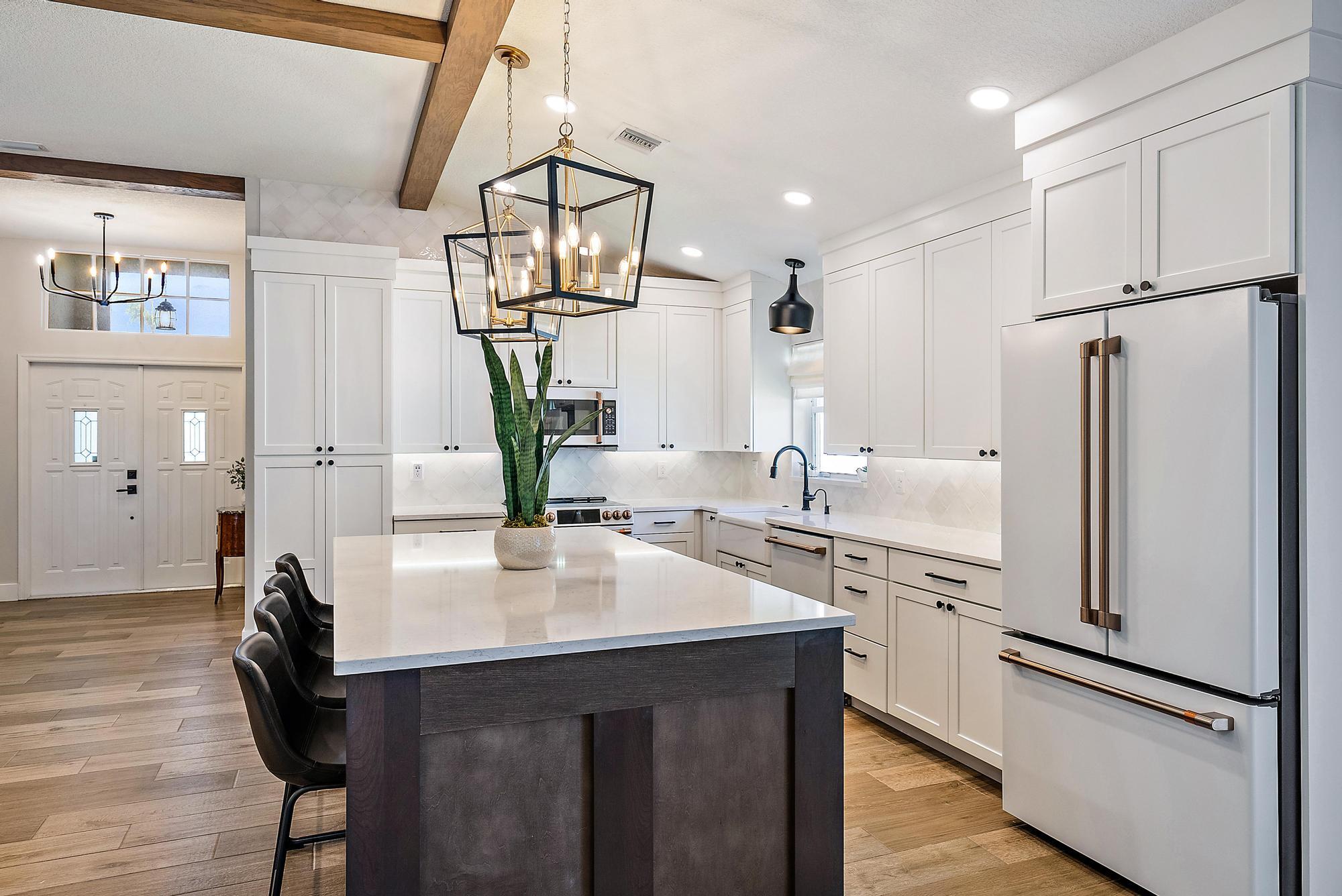 160 Saratoga Boulevard E