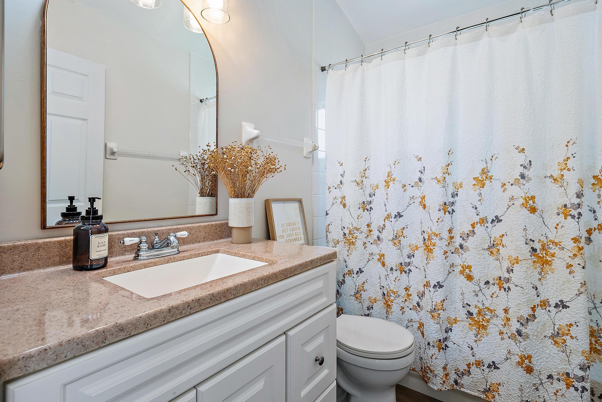 160 Saratoga Boulevard E