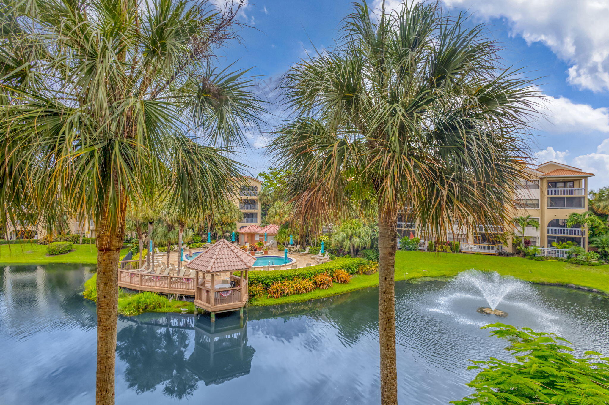 500 Uno Lago Drive 303