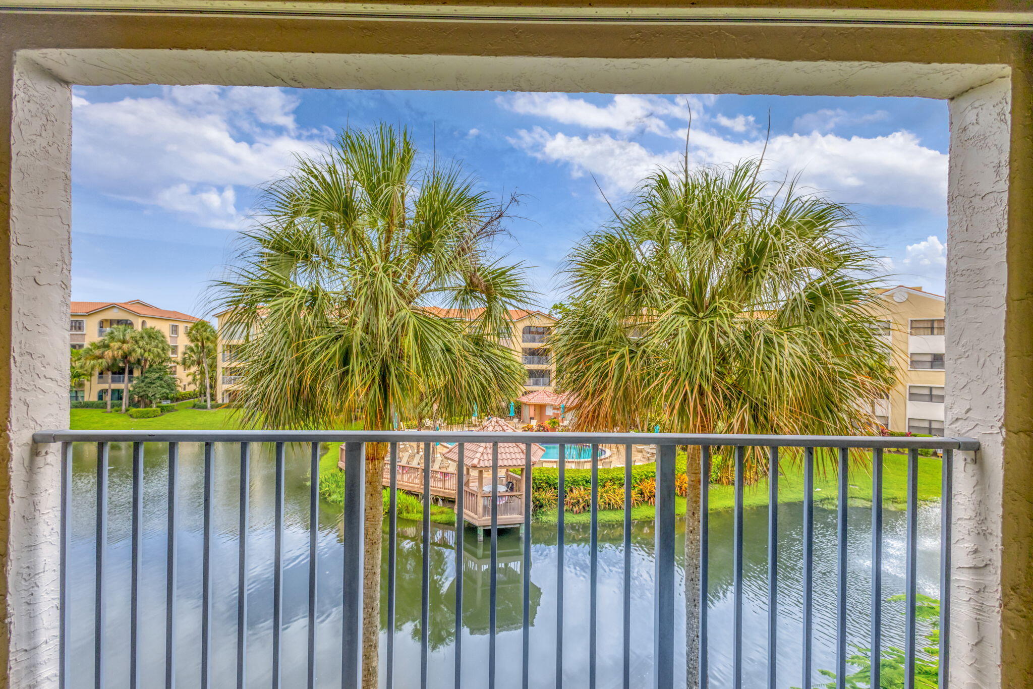 500 Uno Lago Drive 303