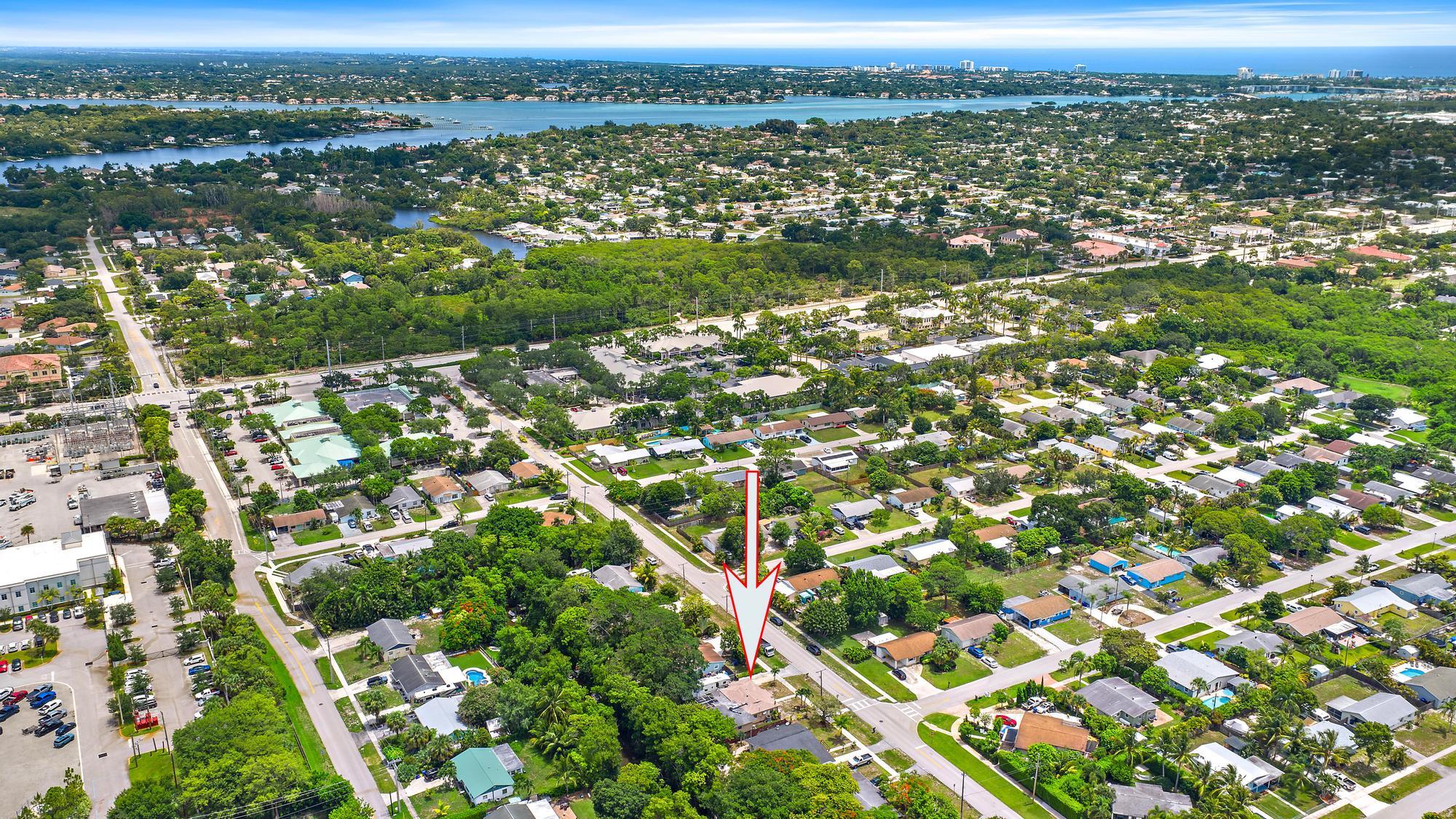 306 S Caloosahatchee Avenue