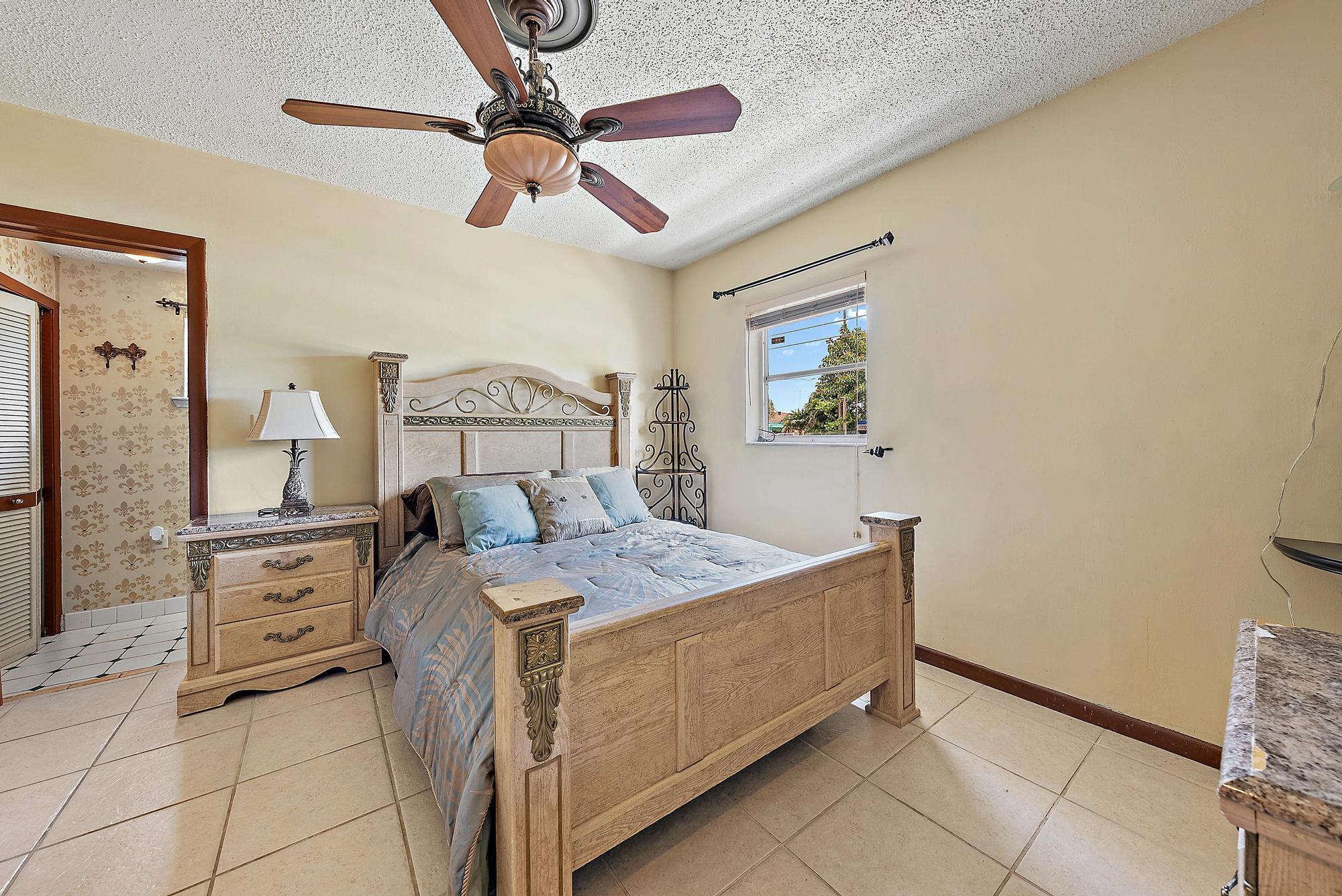 306 S Caloosahatchee Avenue