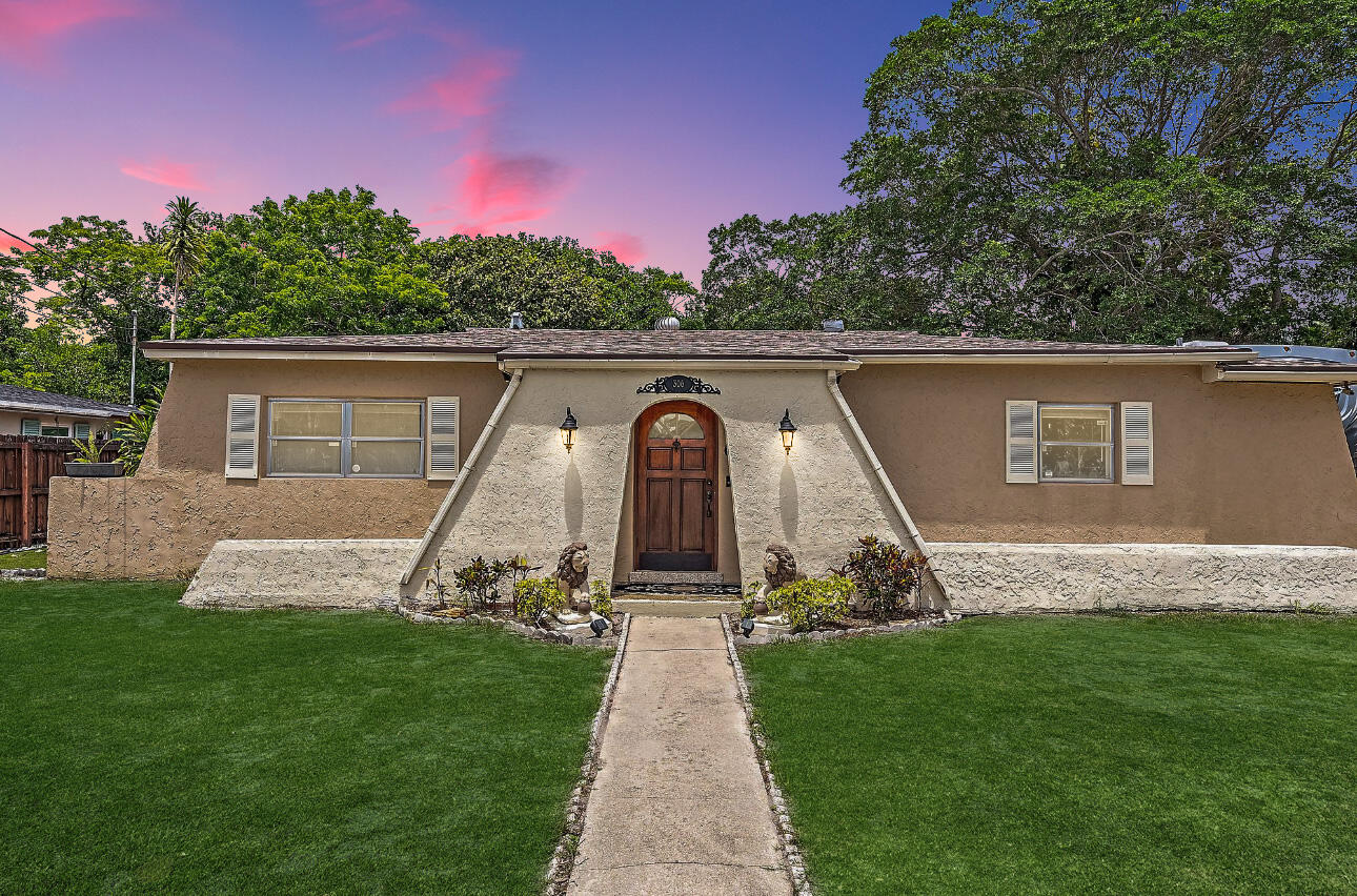 306 S Caloosahatchee Avenue