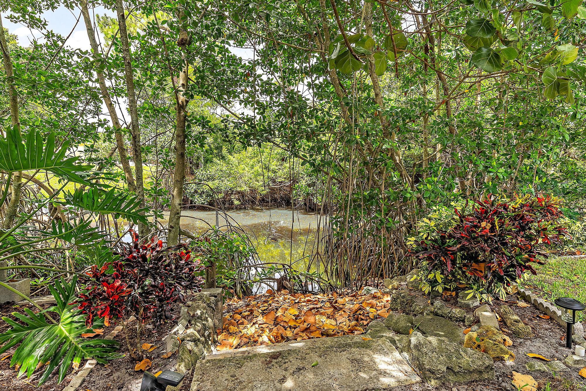 306 S Caloosahatchee Avenue