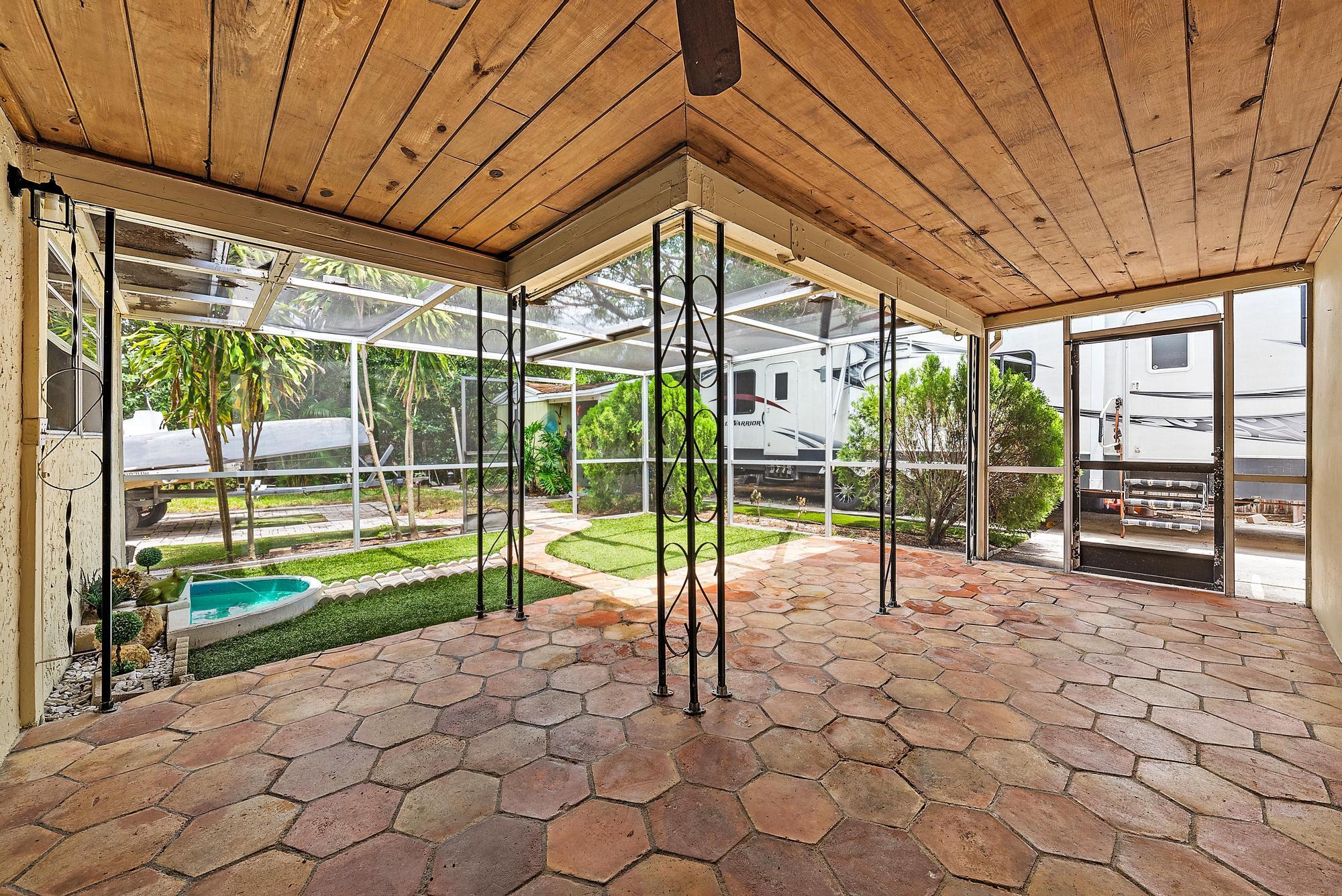 306 S Caloosahatchee Avenue