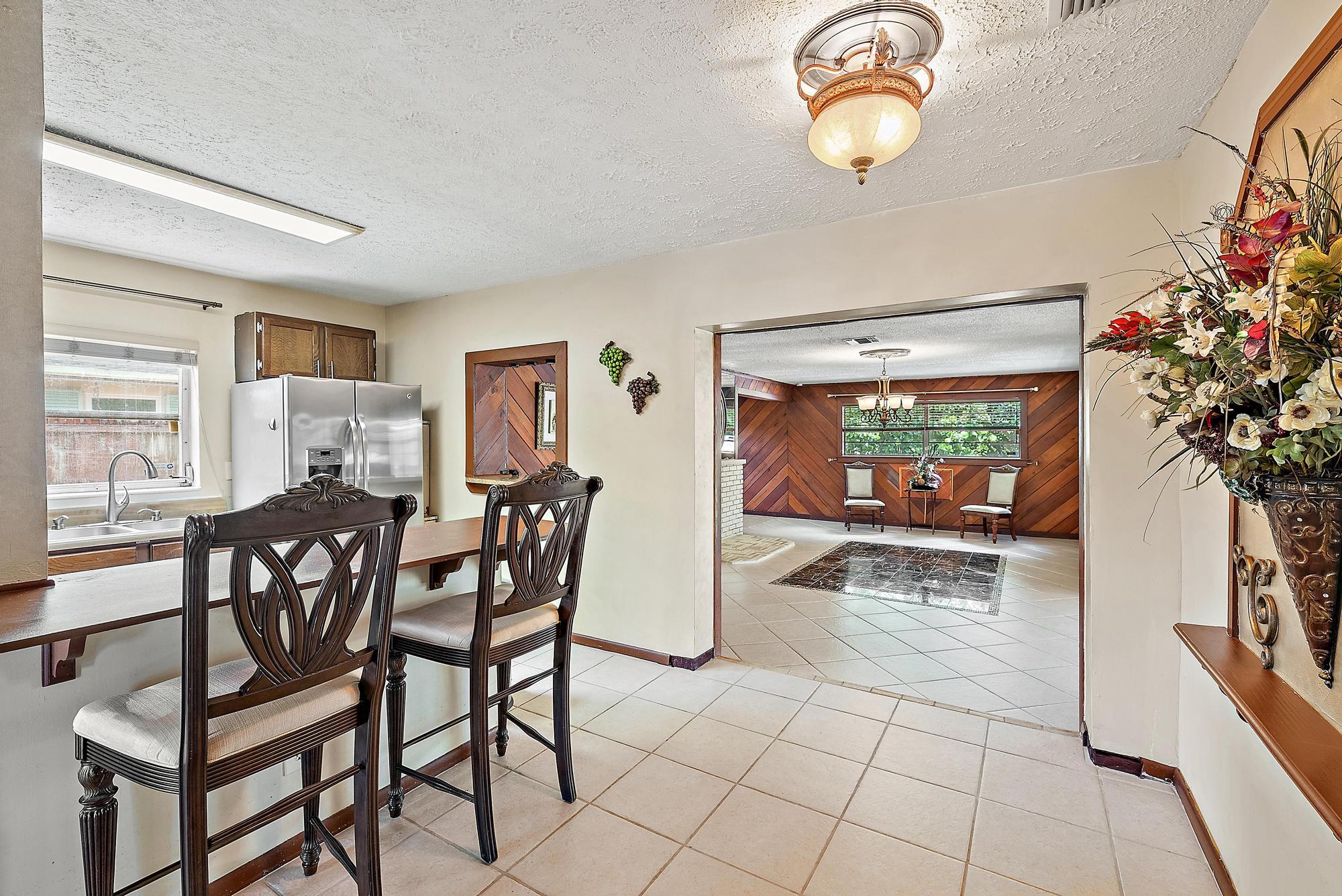 306 S Caloosahatchee Avenue