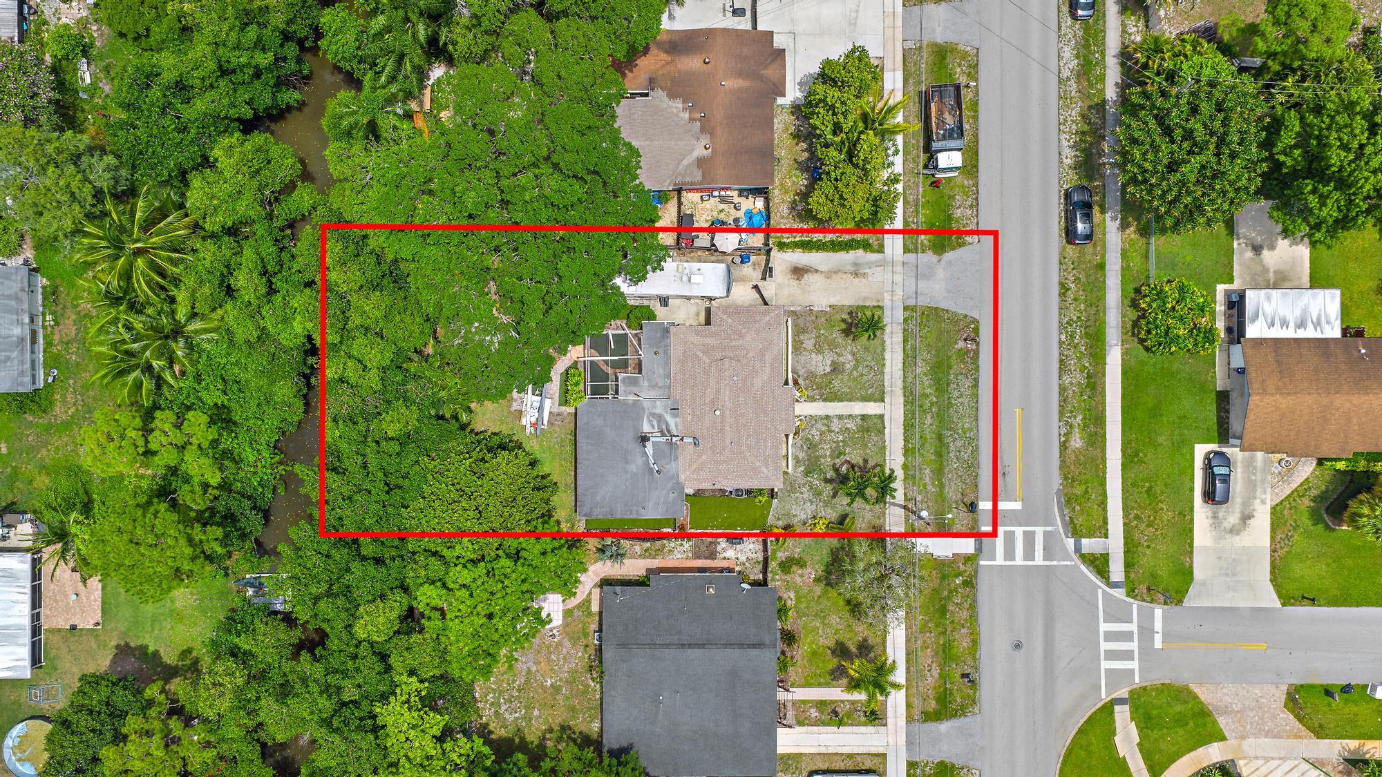 306 S Caloosahatchee Avenue