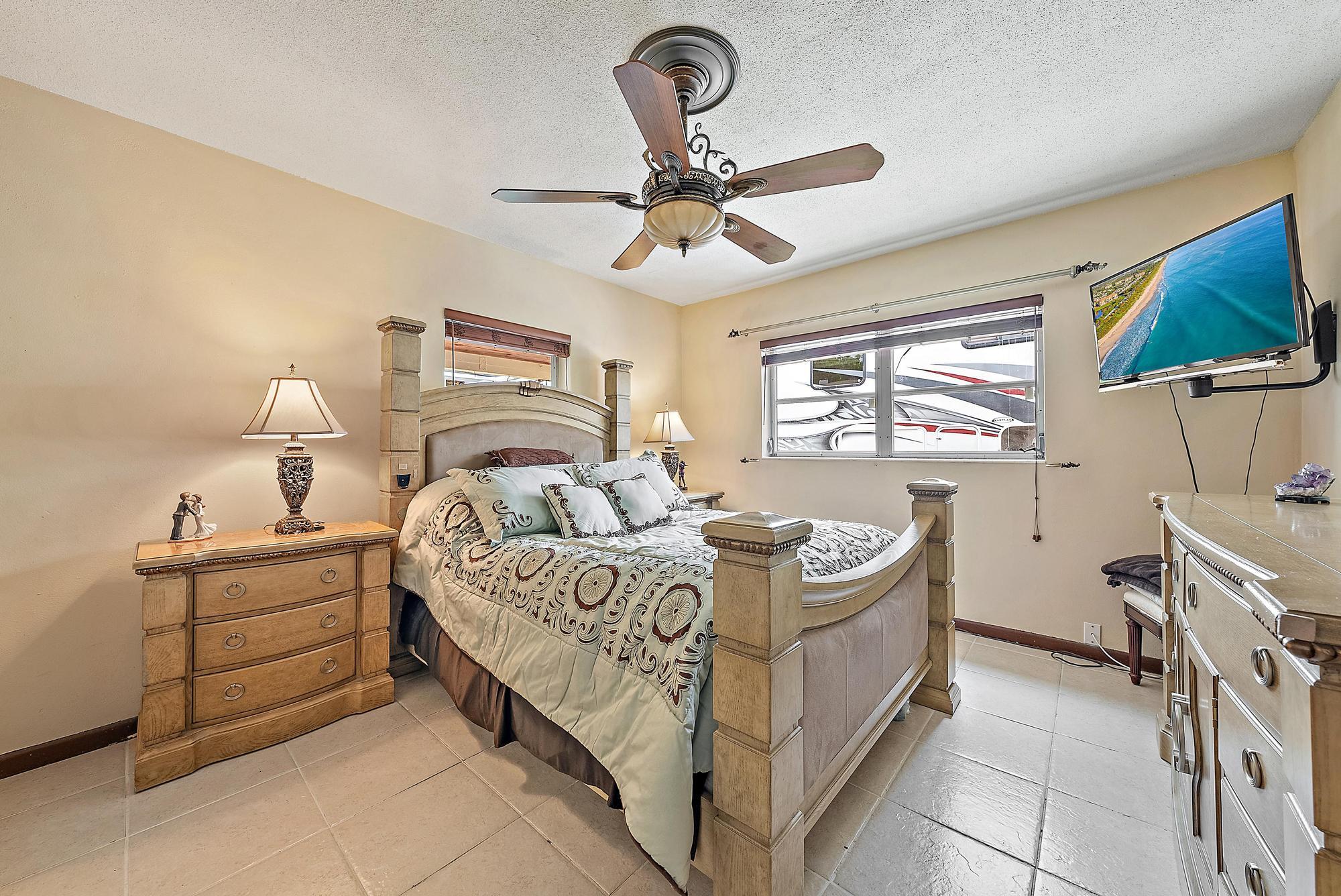 306 S Caloosahatchee Avenue