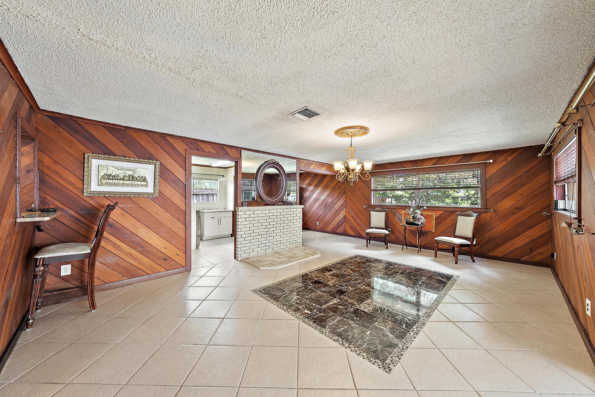 306 S Caloosahatchee Avenue