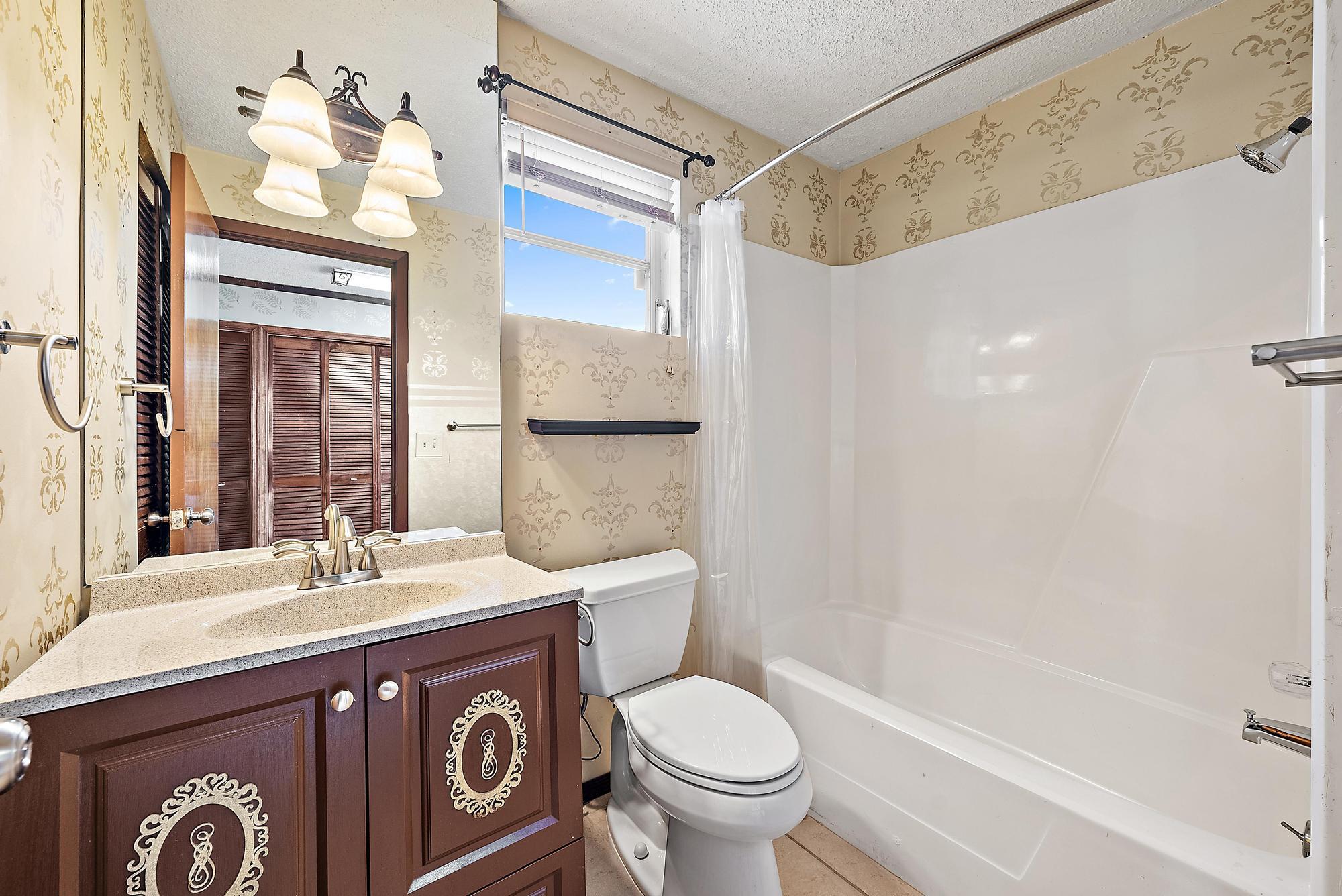 306 S Caloosahatchee Avenue