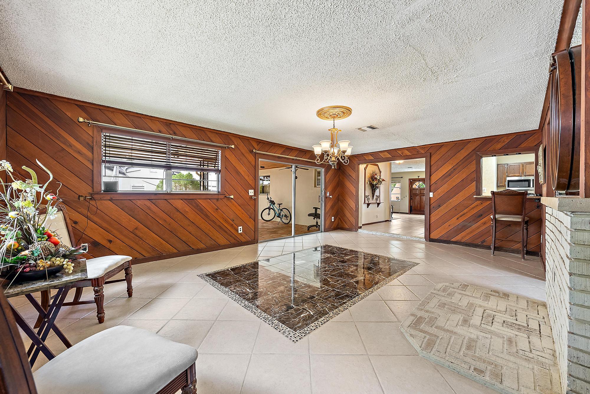 306 S Caloosahatchee Avenue