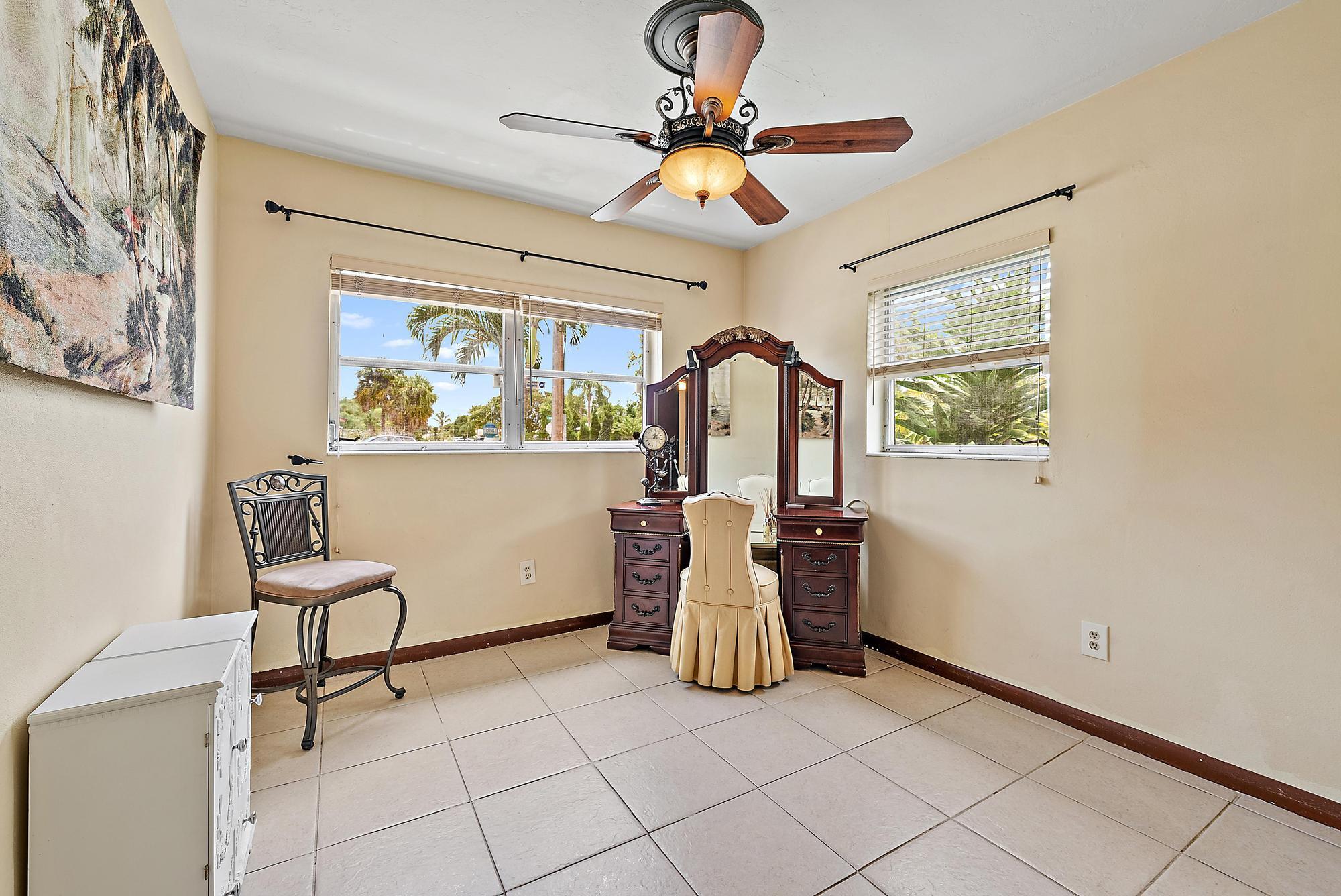 306 S Caloosahatchee Avenue