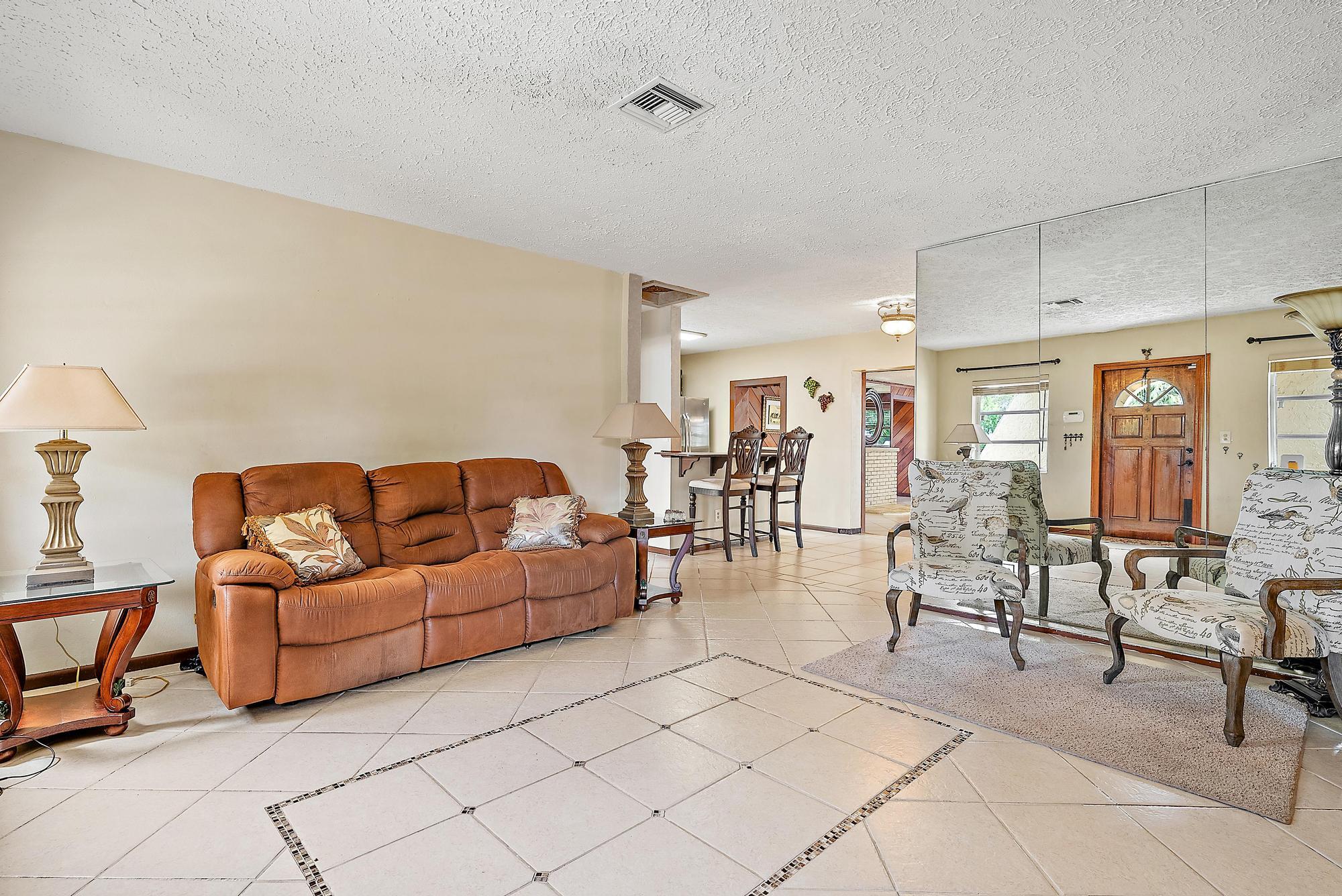 306 S Caloosahatchee Avenue