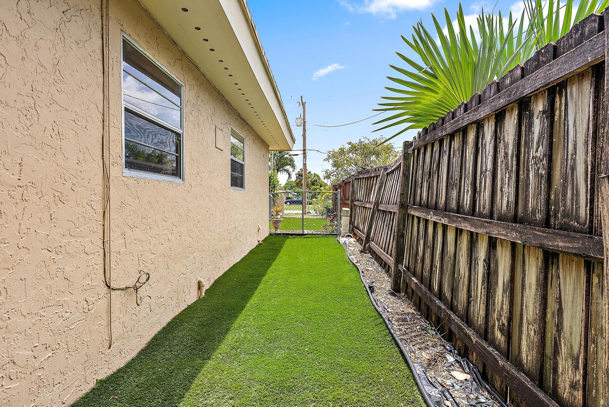 306 S Caloosahatchee Avenue