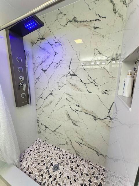 1000 Shorewinds Drive