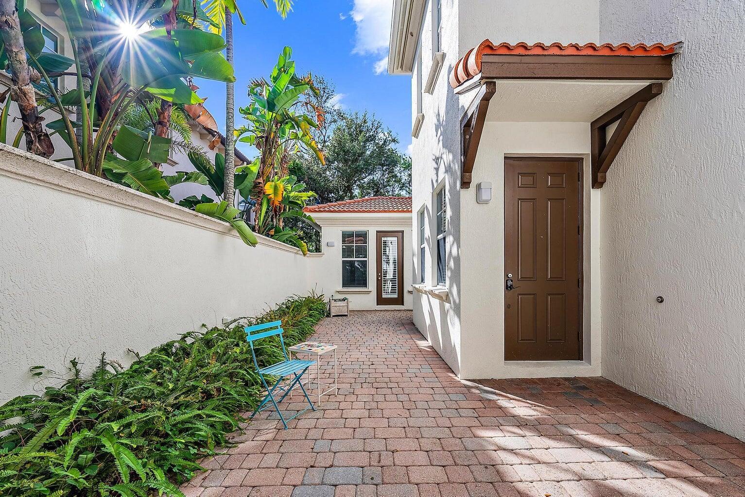 885 Taft Court