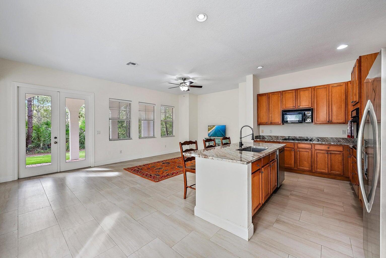 885 Taft Court