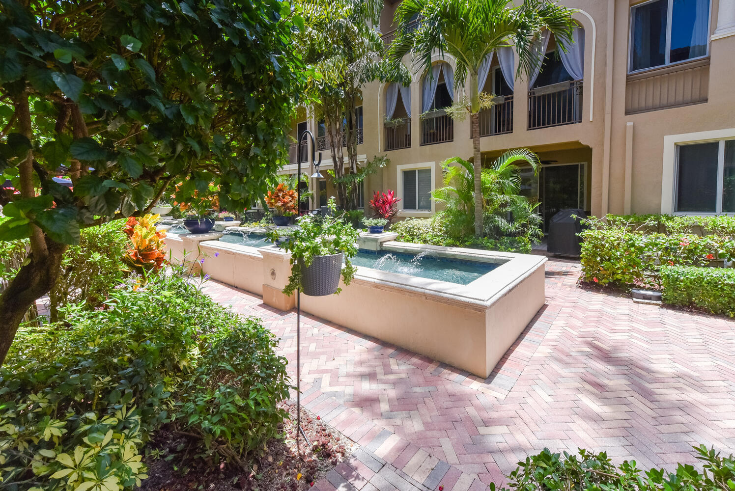 3033 Waterside Circle