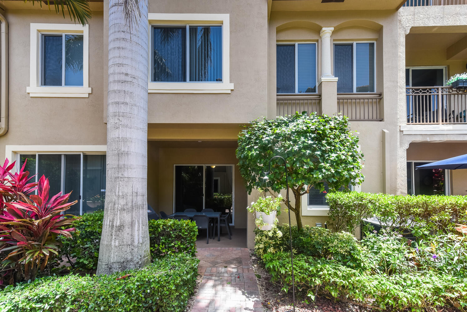 3033 Waterside Circle