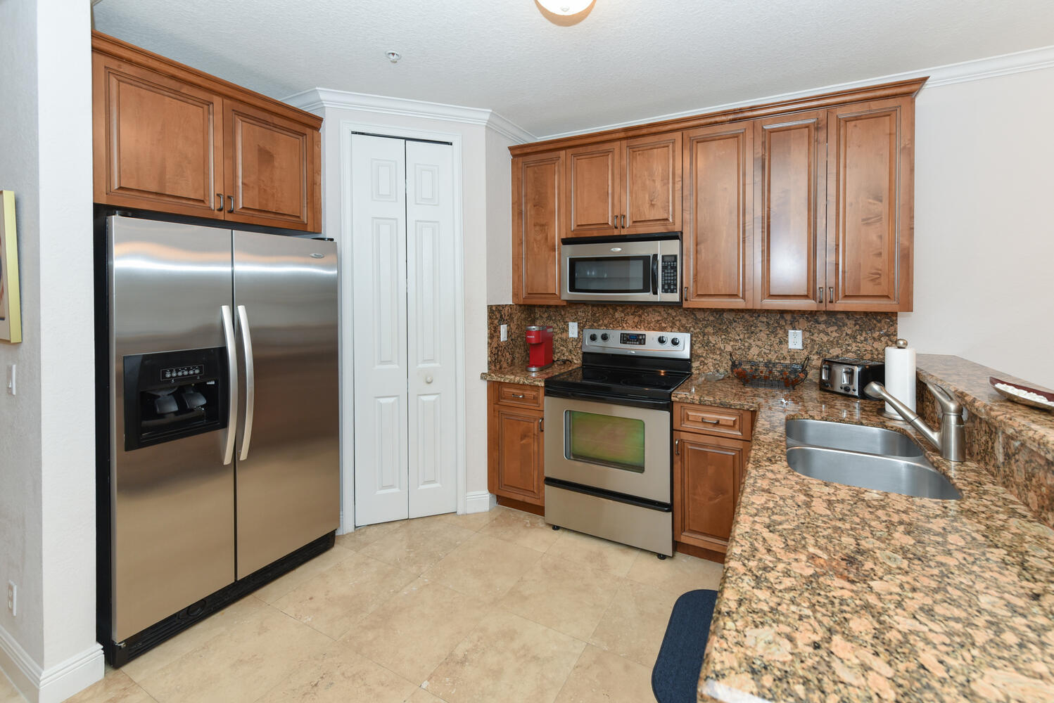 3033 Waterside Circle