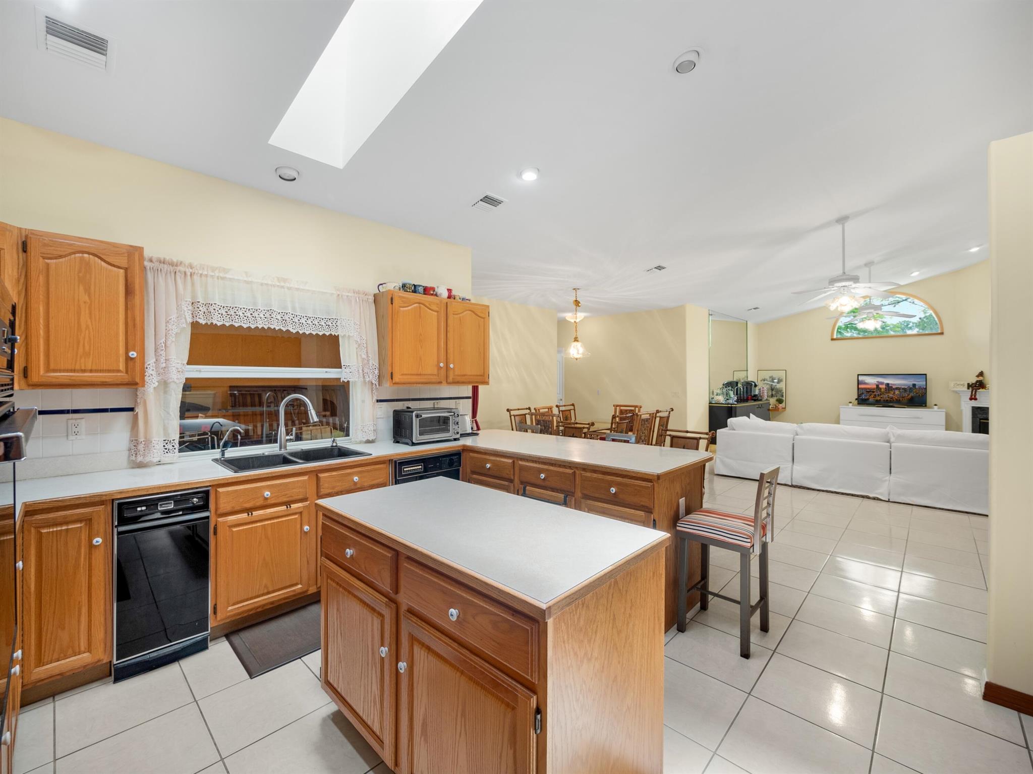 16121 Mellen Lane
