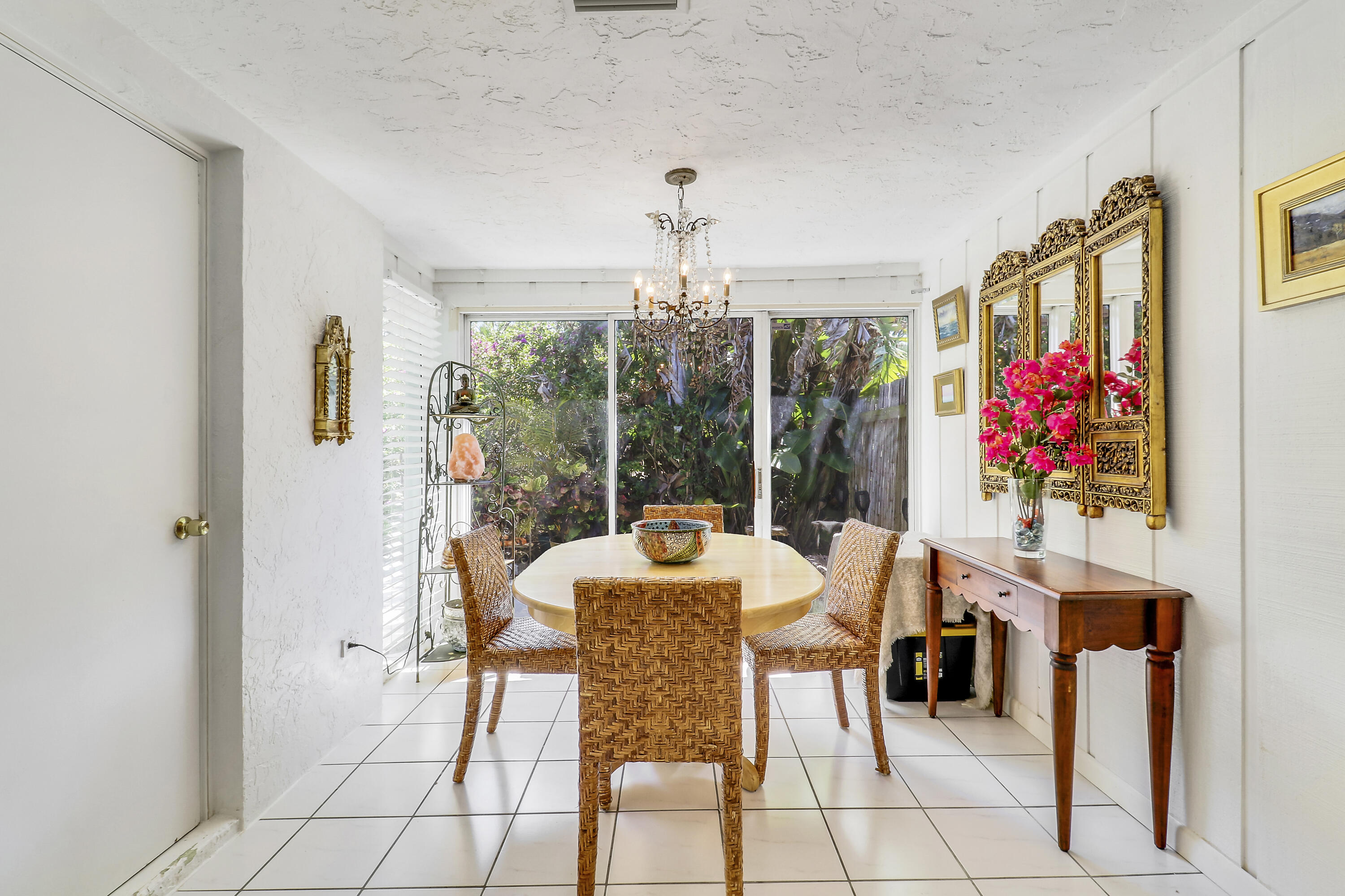 1329 Chippewa Street