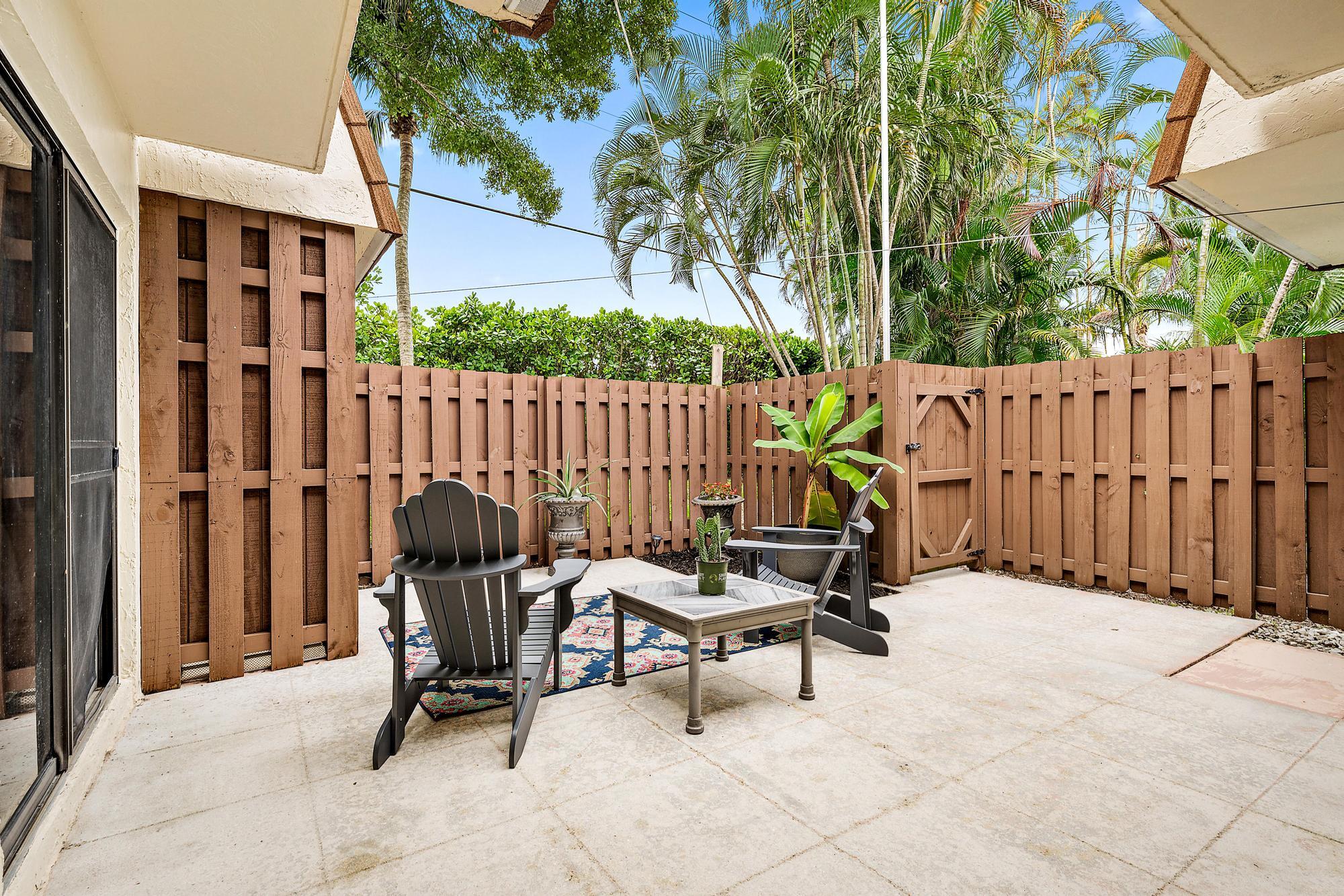 825 Center Street 1b