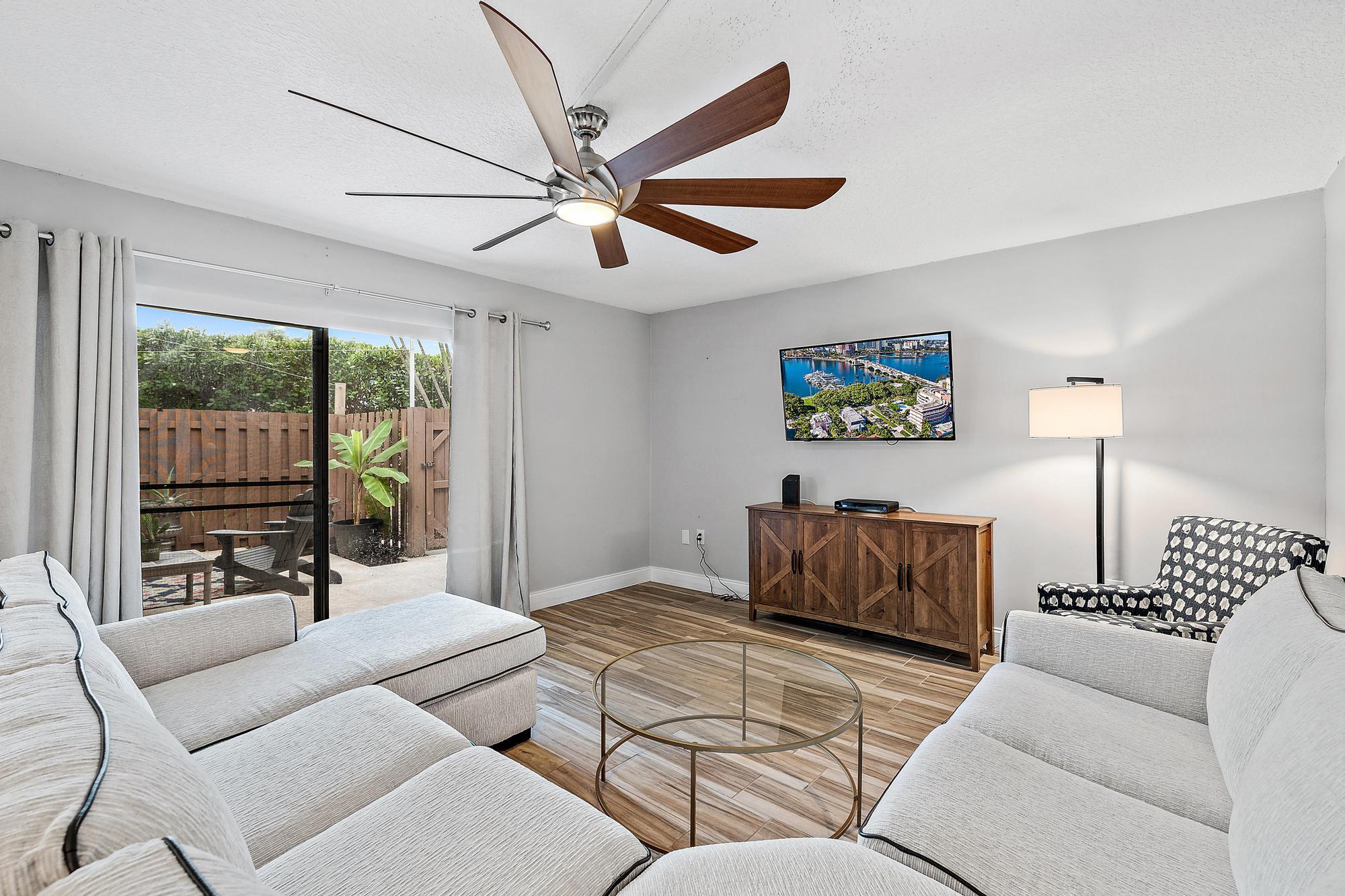 825 Center Street 1b