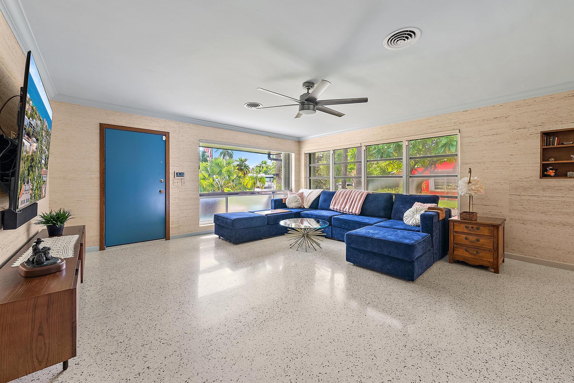 631 S Palmway