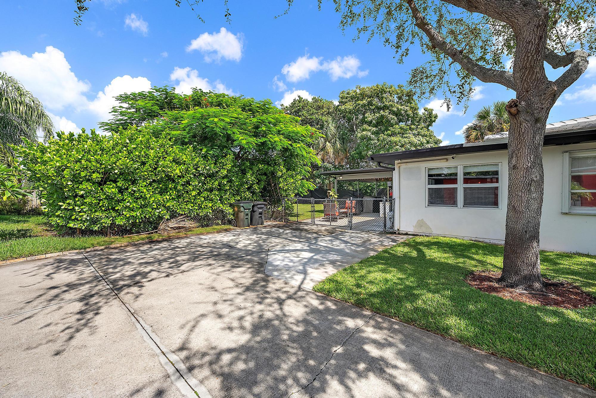 631 S Palmway