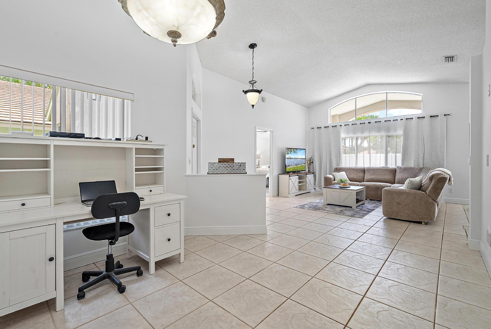 4078 Manor Forest Trail