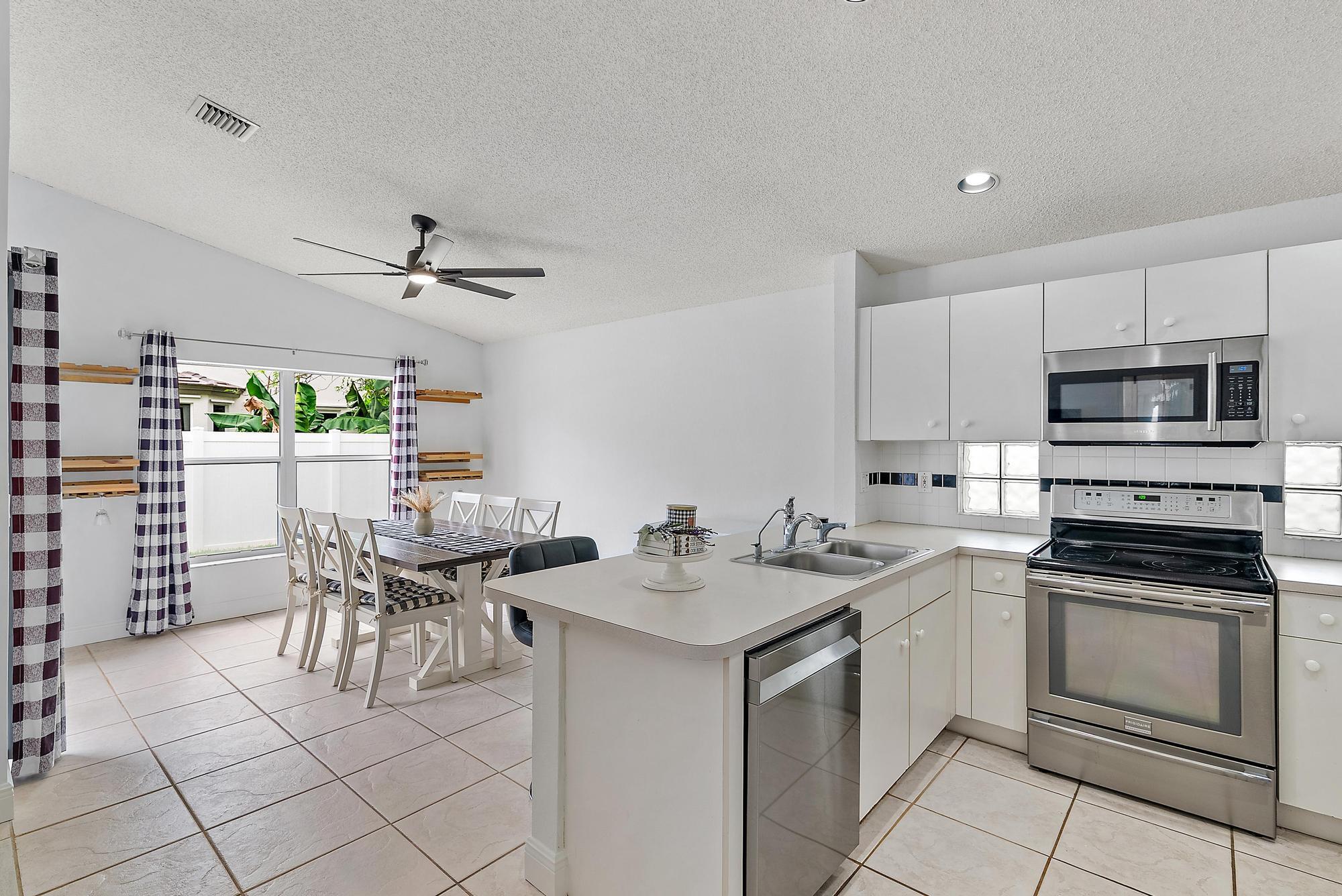 4078 Manor Forest Trail