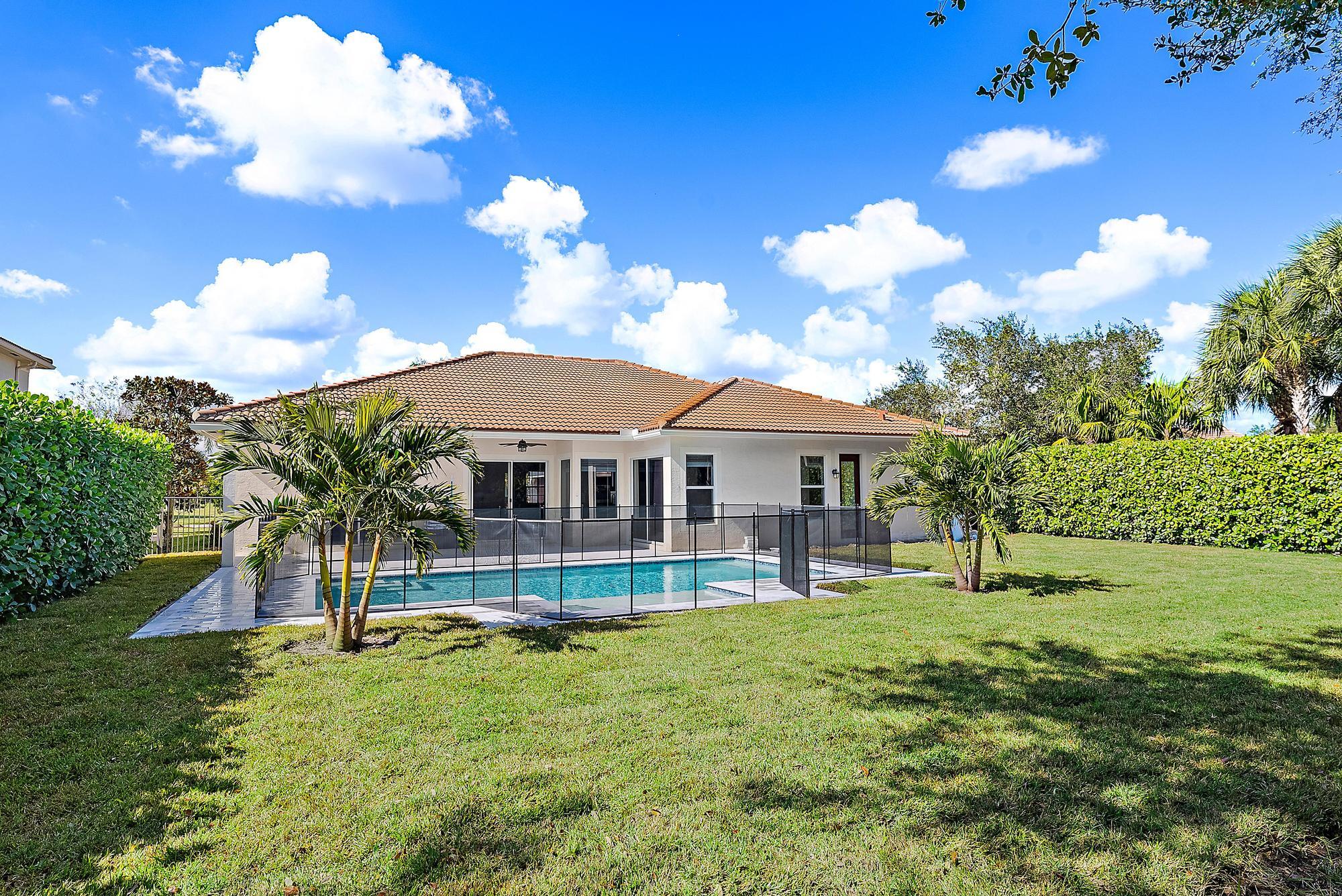 301 Rudder Cay Way