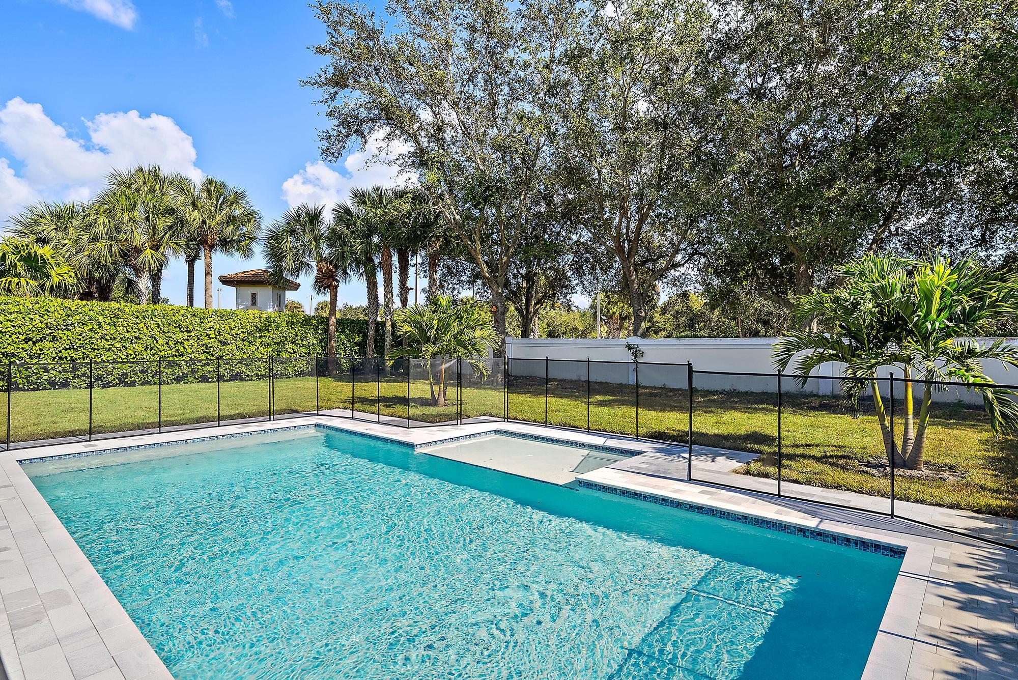 301 Rudder Cay Way