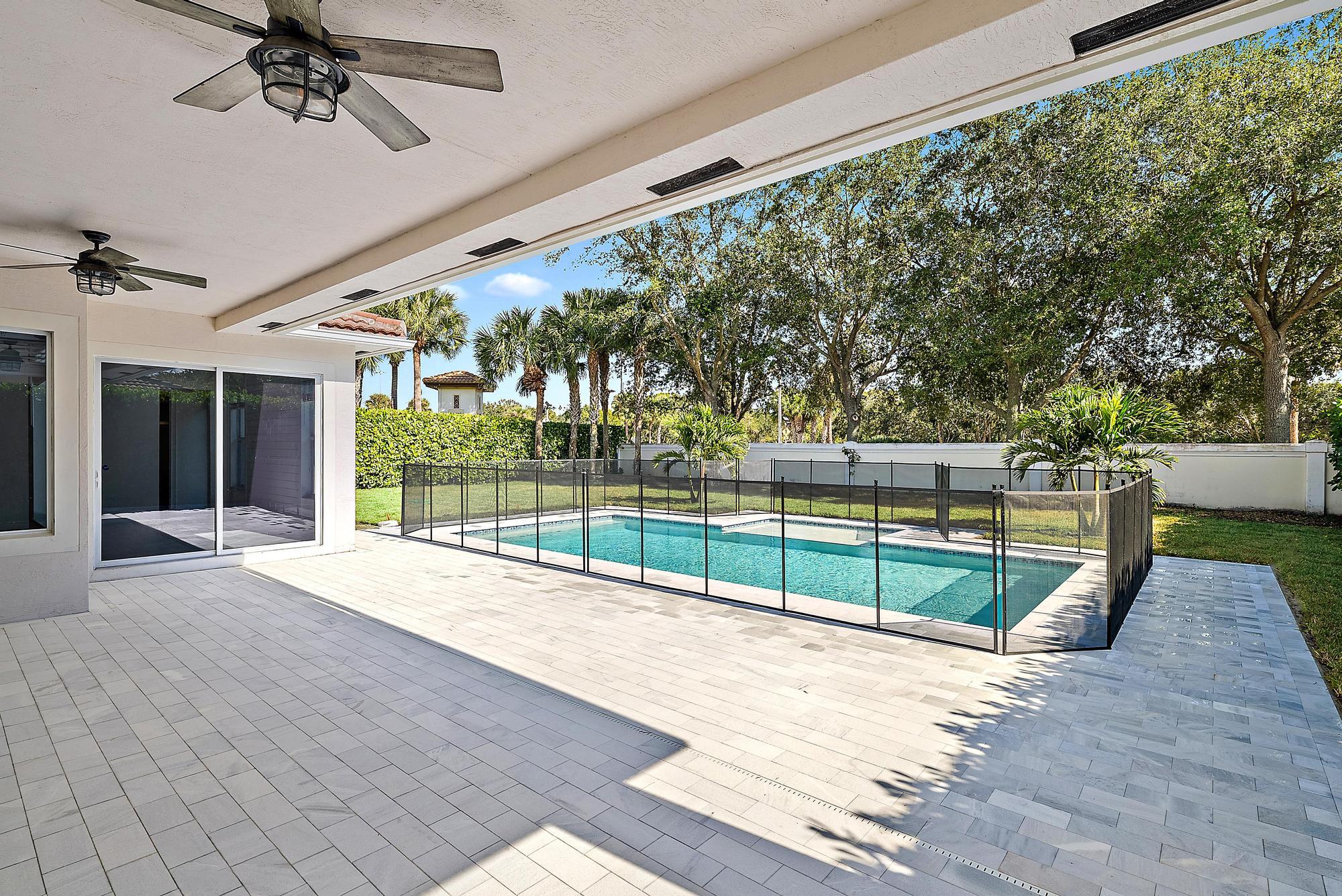301 Rudder Cay Way