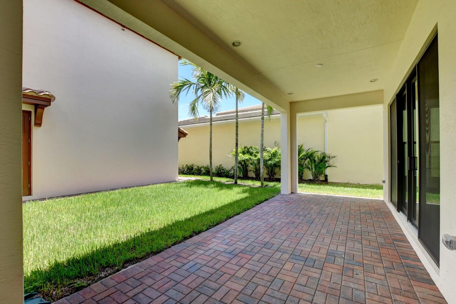 2102 Dickens Terrace