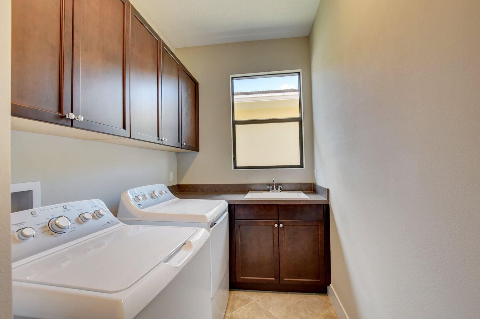 2102 Dickens Terrace