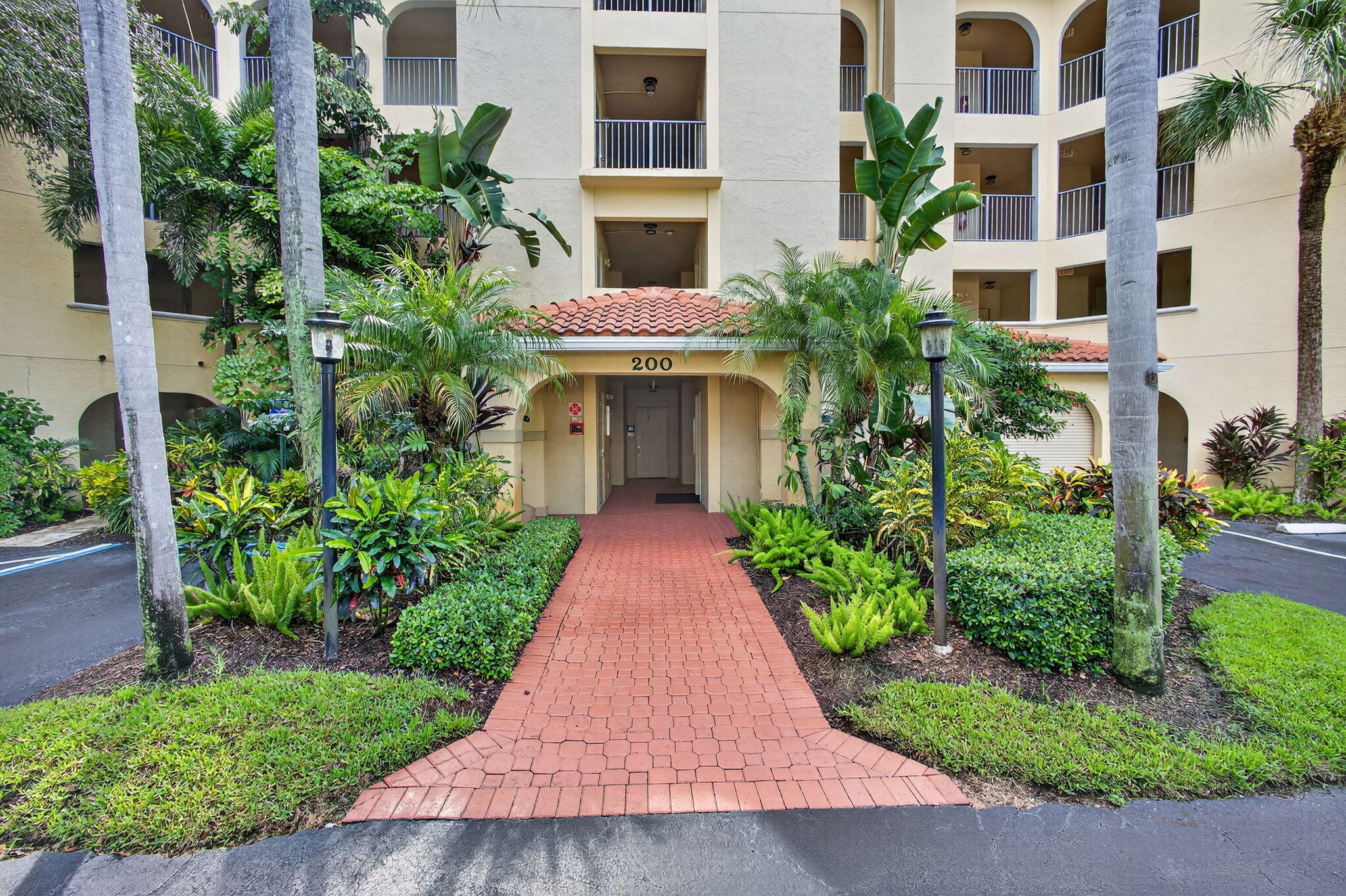 200 Uno Lago Drive 402
